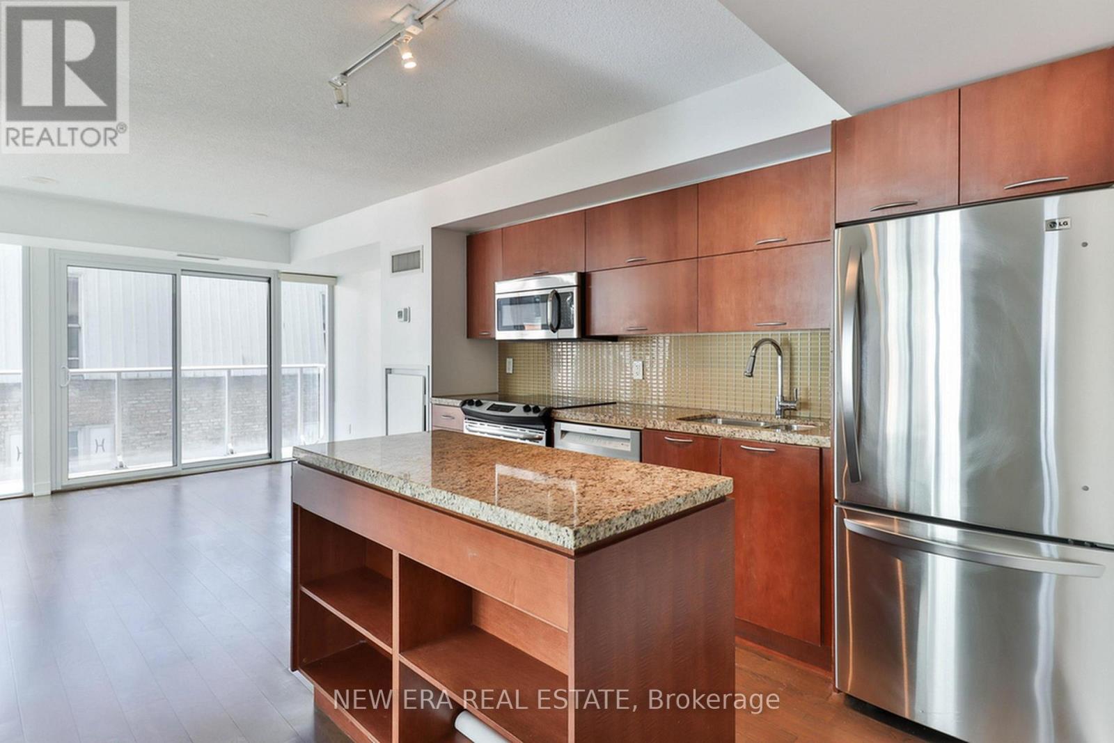 411 - 126 Simcoe Street, Toronto, Ontario  M5H 4E6 - Photo 4 - C12582410