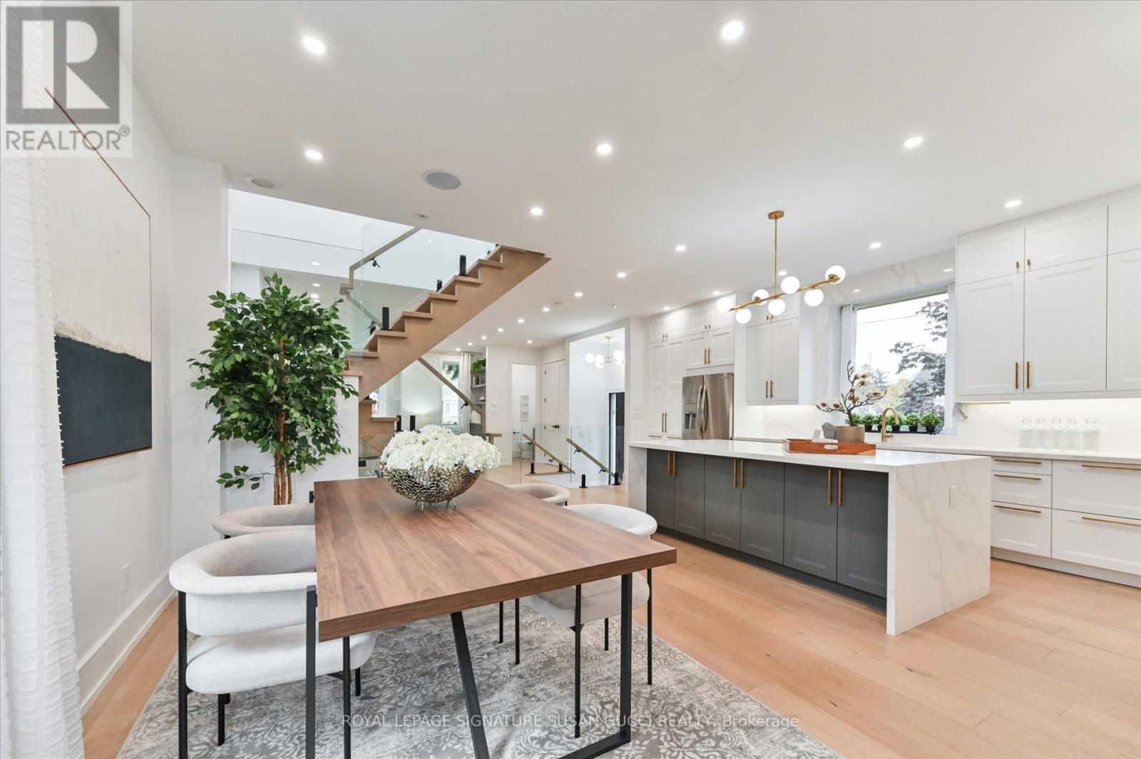 32 Treadway Boulevard, Toronto, Ontario  M4C 2Z7 - Photo 10 - E12582330