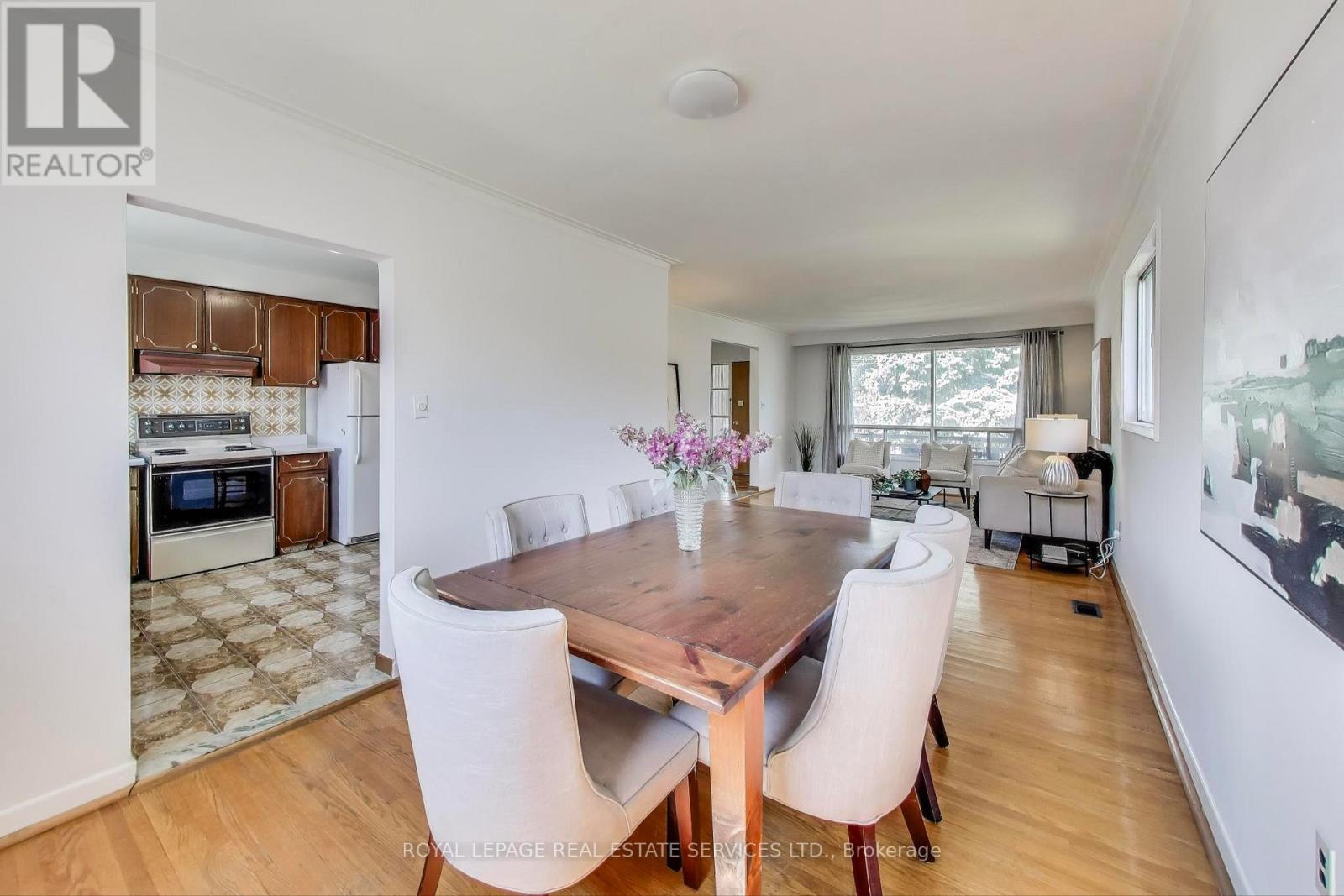 251 Driftwood Avenue, Toronto, Ontario  M3N 2N6 - Photo 4 - W12581772