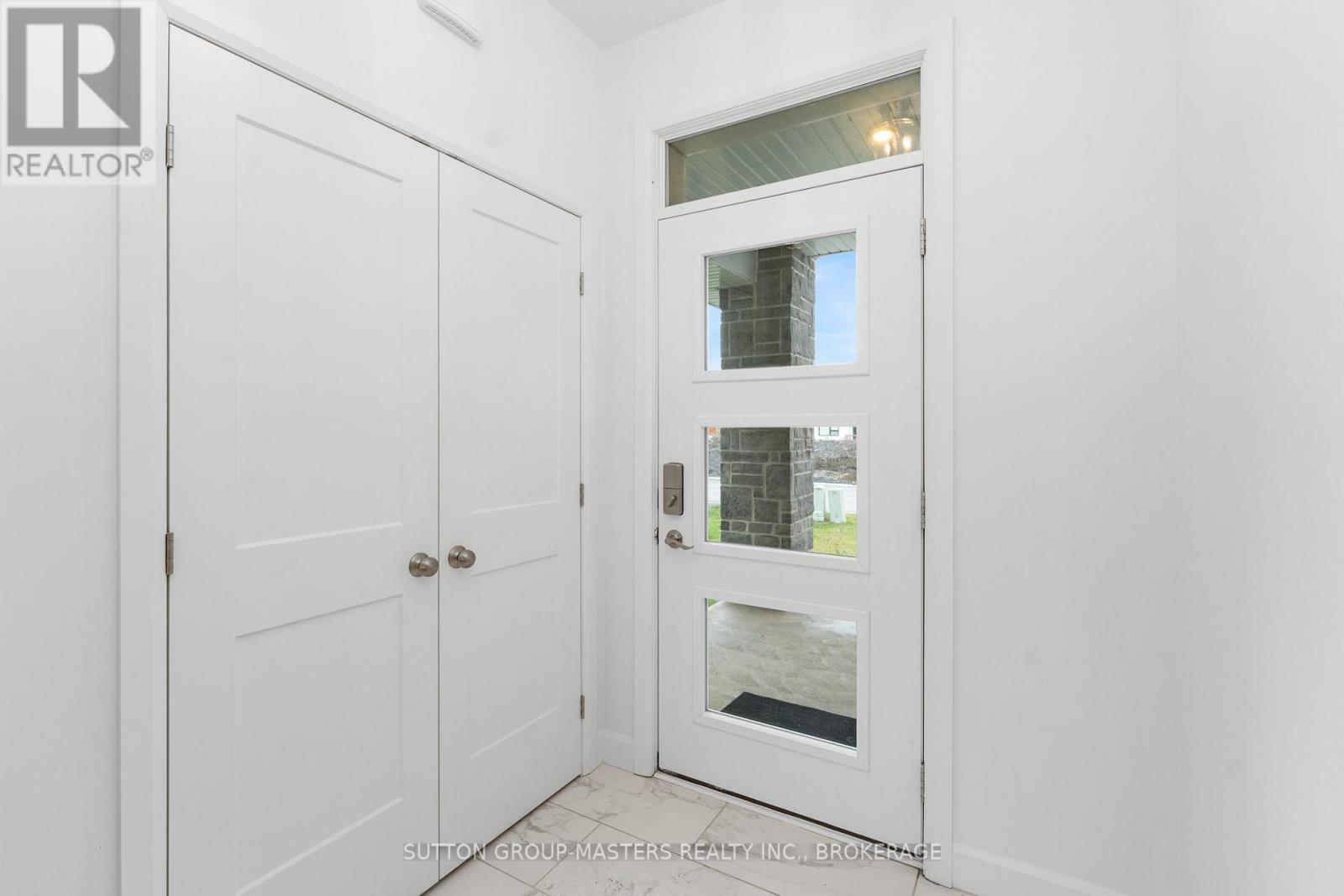 229 Superior Drive, Loyalist, Ontario K7N 0E9 - Photo 5 - X12473775