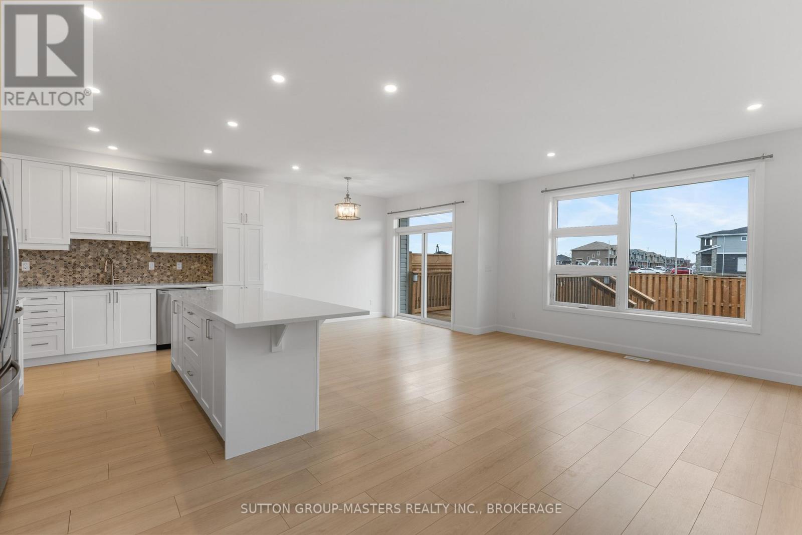 229 Superior Drive, Loyalist, Ontario K7N 0E9 - Photo 7 - X12473775