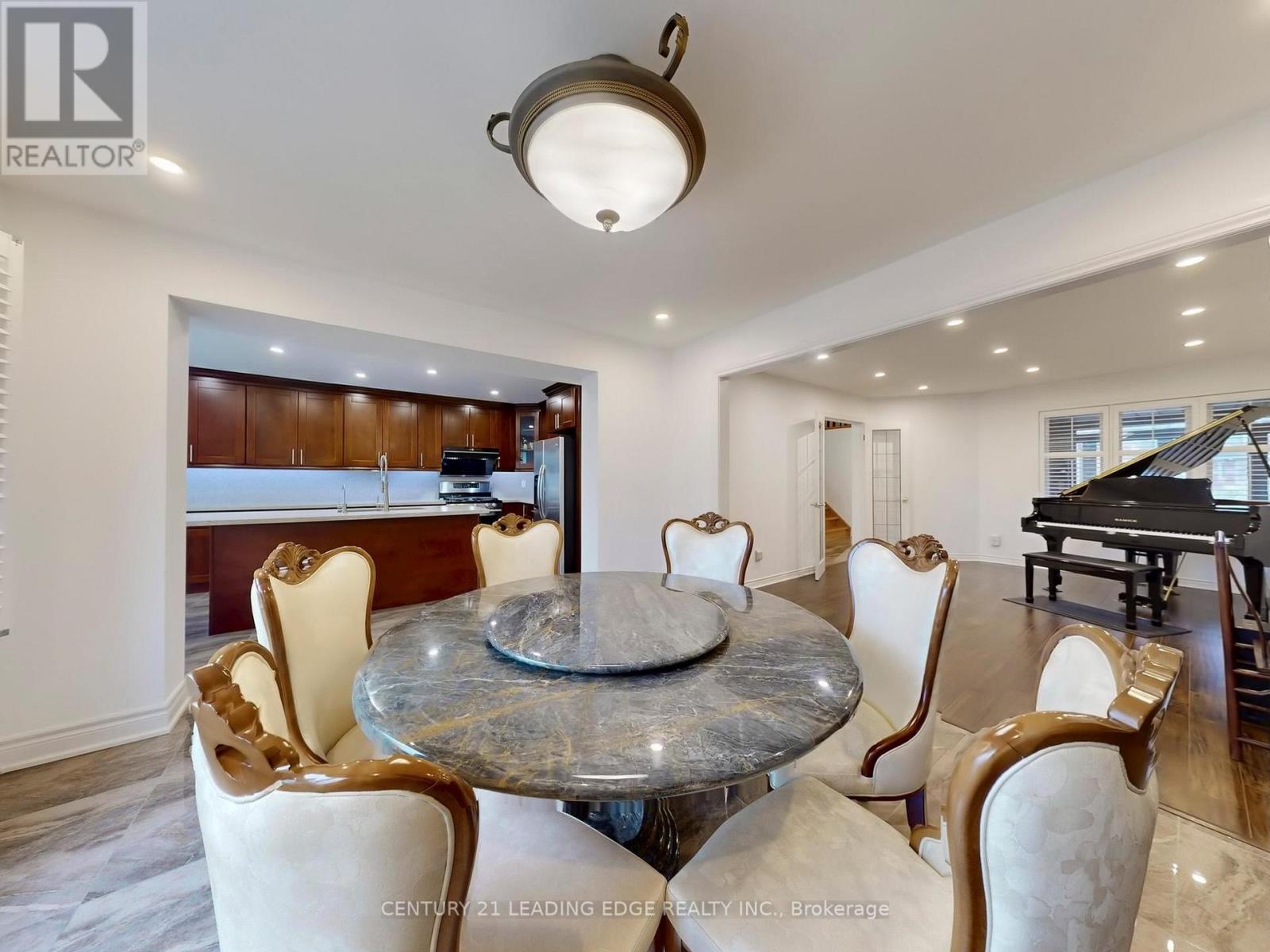 77 Sunbird Boulevard, Georgina, Ontario  L4P 3V8 - Photo 10 - N12582346