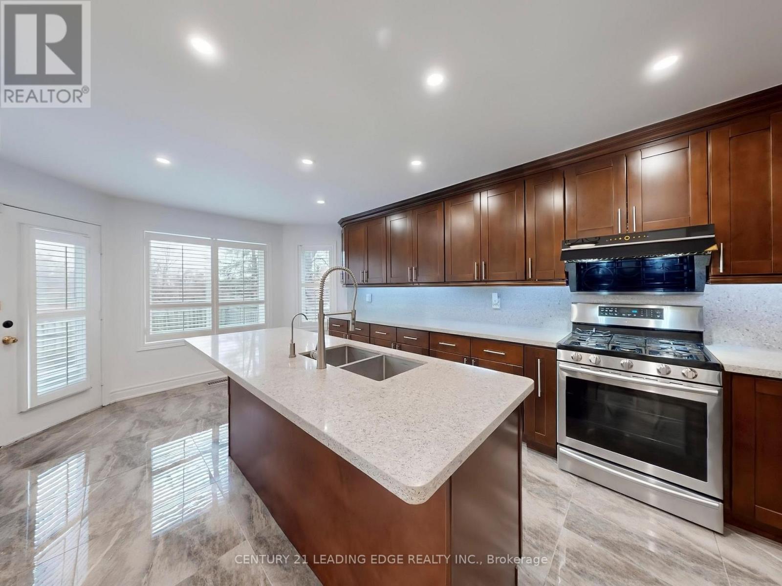 77 Sunbird Boulevard, Georgina, Ontario  L4P 3V8 - Photo 11 - N12582346