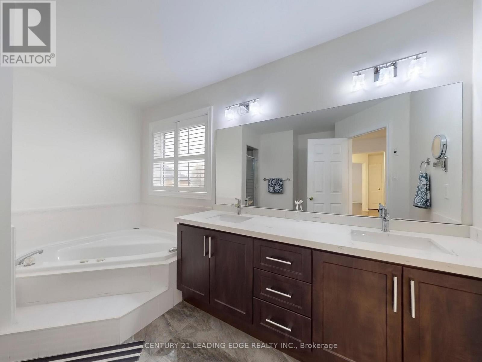 77 Sunbird Boulevard, Georgina, Ontario  L4P 3V8 - Photo 21 - N12582346