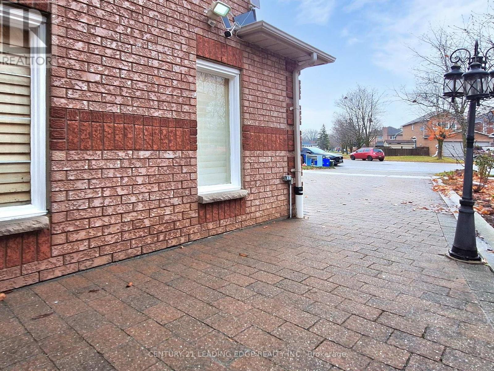 77 Sunbird Boulevard, Georgina, Ontario  L4P 3V8 - Photo 3 - N12582346