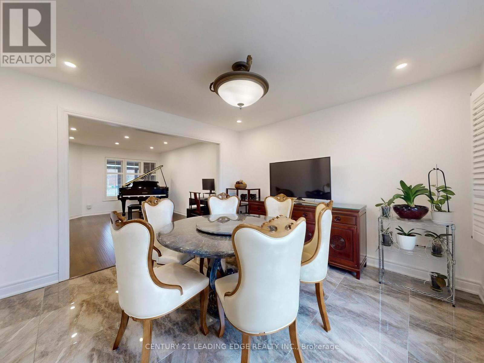 77 Sunbird Boulevard, Georgina, Ontario  L4P 3V8 - Photo 9 - N12582346