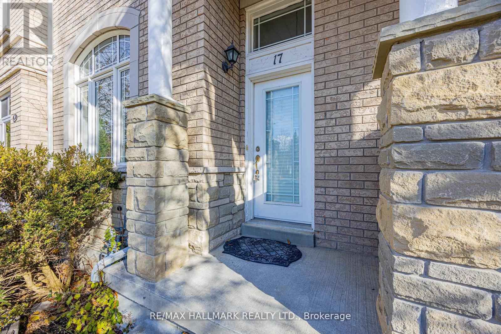 17 Oceanview Street, Richmond Hill, Ontario  L4S 2J9 - Photo 3 - N12582400