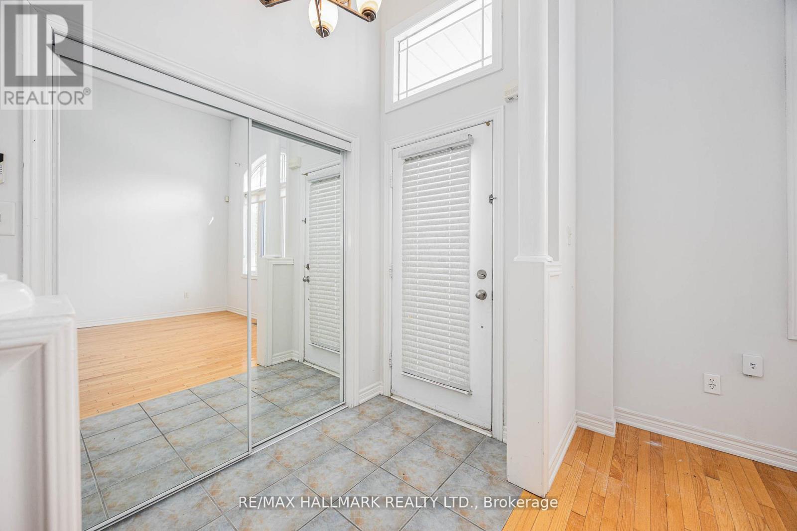 17 Oceanview Street, Richmond Hill, Ontario  L4S 2J9 - Photo 4 - N12582400