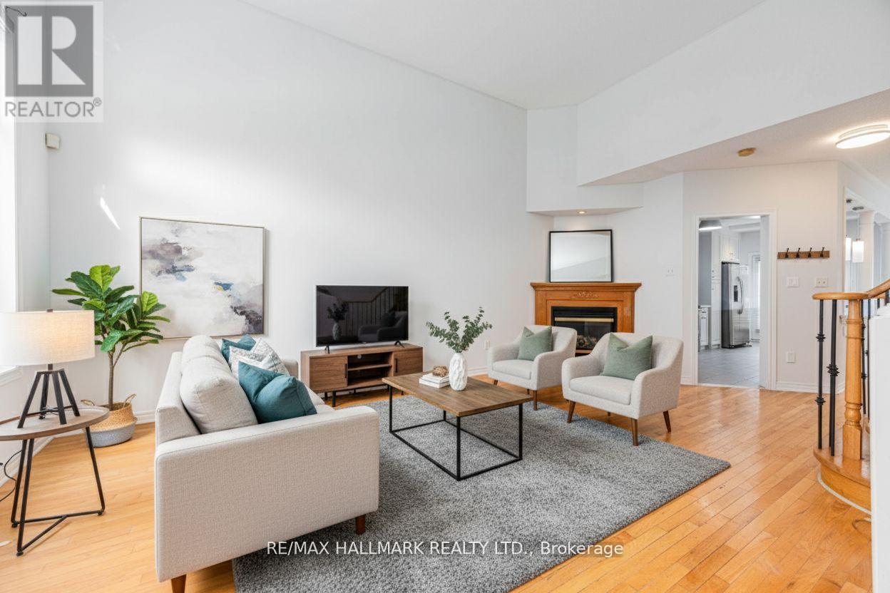 17 Oceanview Street, Richmond Hill, Ontario  L4S 2J9 - Photo 5 - N12582400