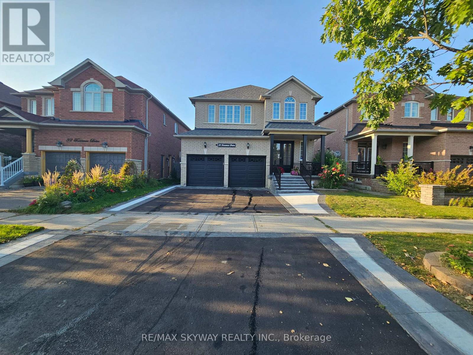 34 Terrance Drive, Markham, Ontario  L6B 0M2 - Photo 2 - N12582516