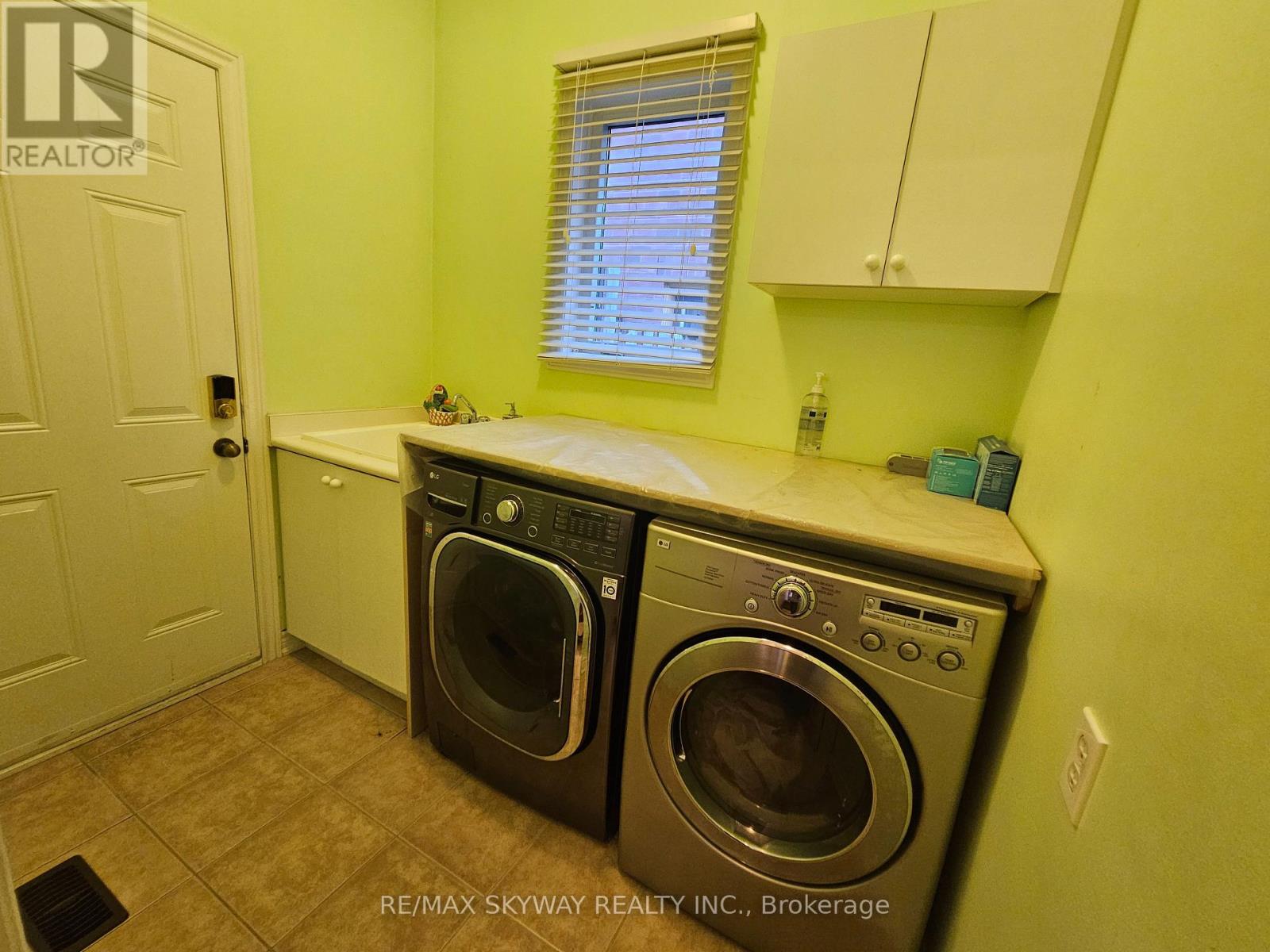 34 Terrance Drive, Markham, Ontario  L6B 0M2 - Photo 9 - N12582516