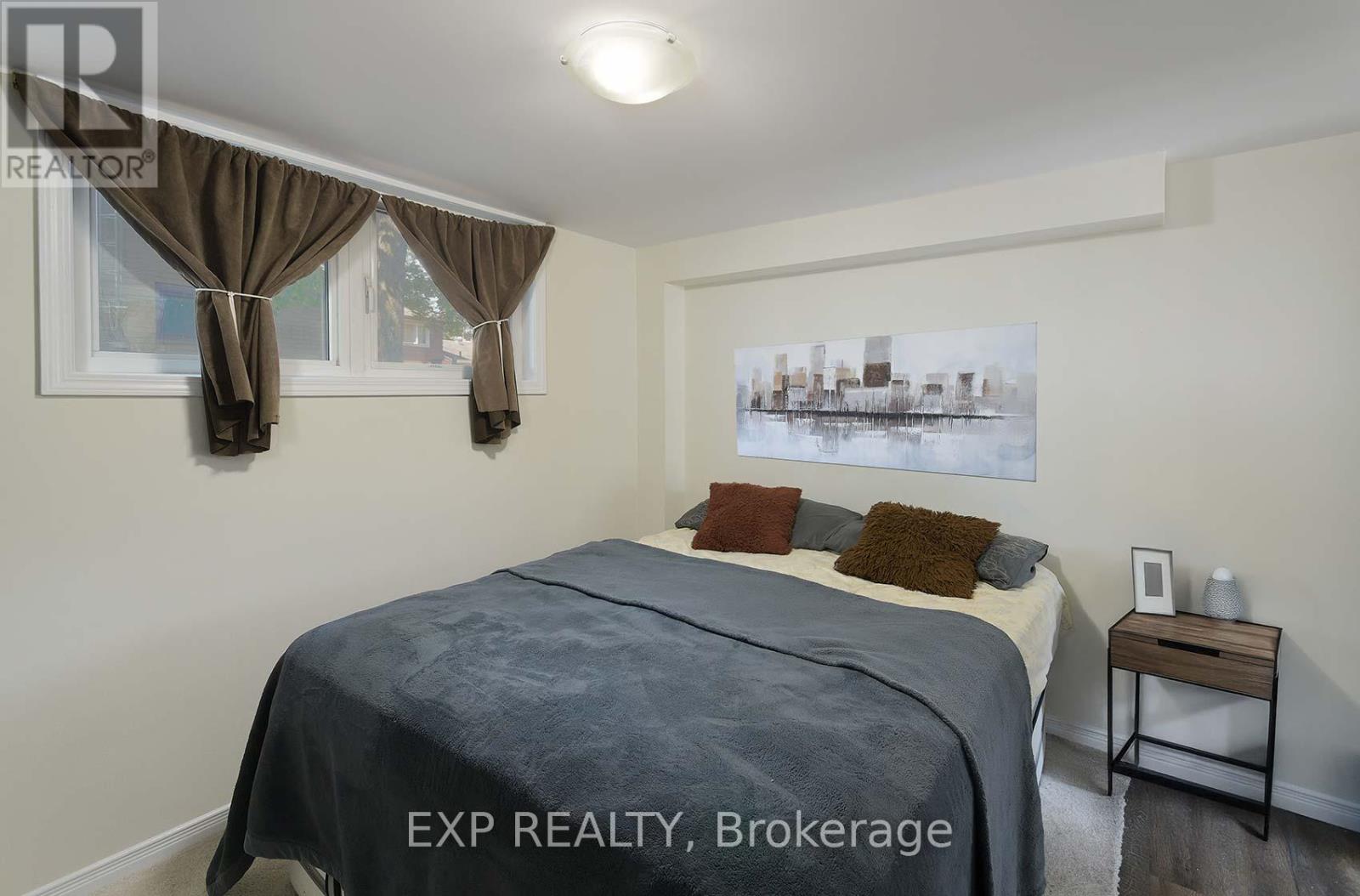 2 Roslyn Road, Barrie (Wellington), Ontario  L4M 2X6 - Photo 13 - S12582414