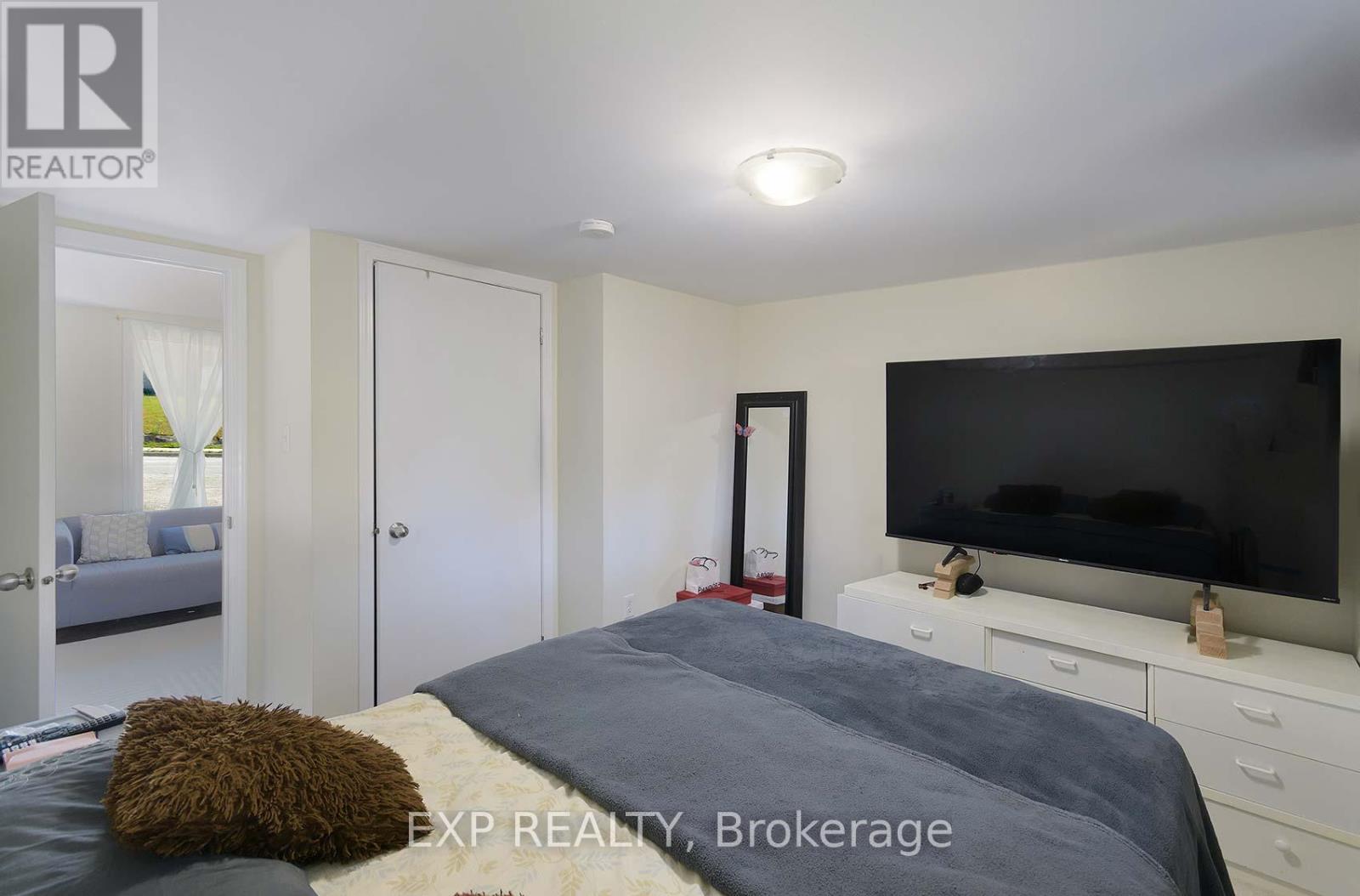 2 Roslyn Road, Barrie (Wellington), Ontario  L4M 2X6 - Photo 14 - S12582414