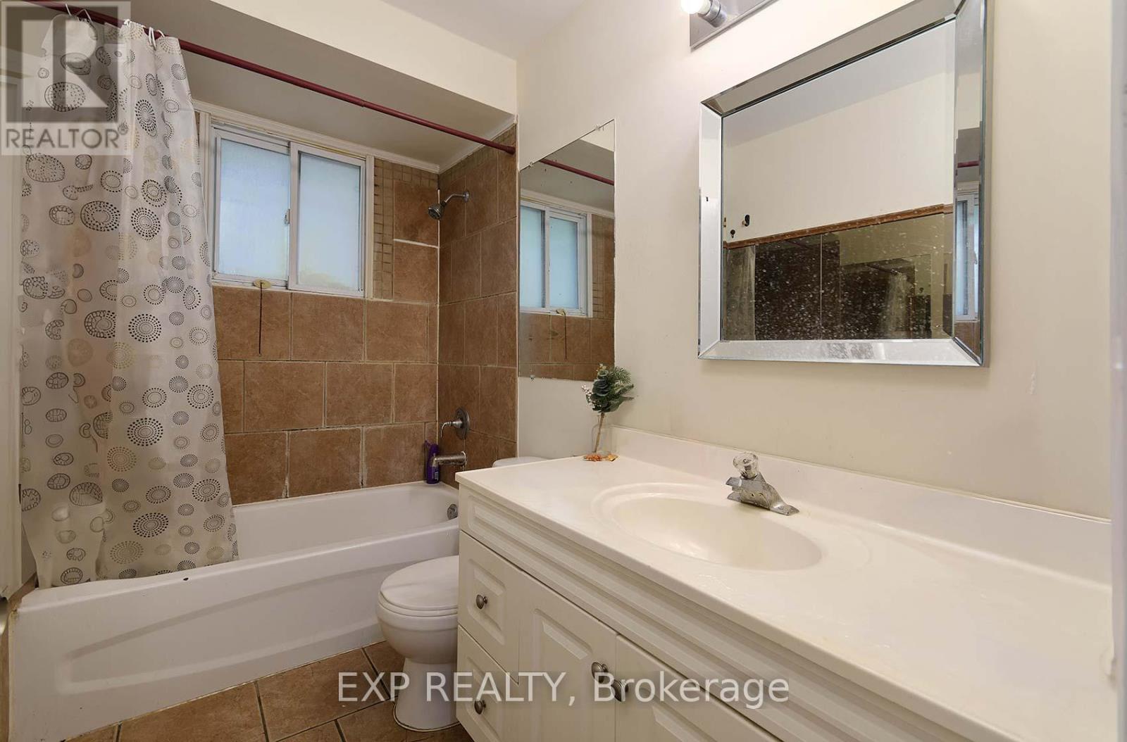 2 Roslyn Road, Barrie (Wellington), Ontario  L4M 2X6 - Photo 27 - S12582414