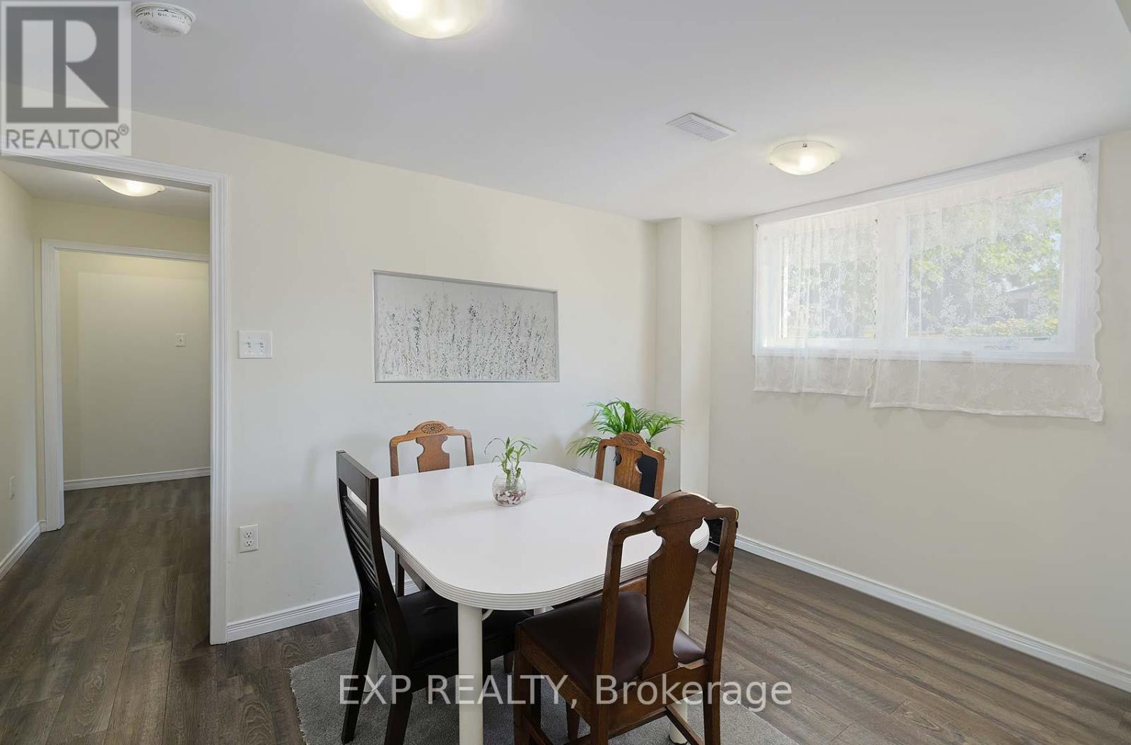 2 Roslyn Road, Barrie (Wellington), Ontario  L4M 2X6 - Photo 5 - S12582414