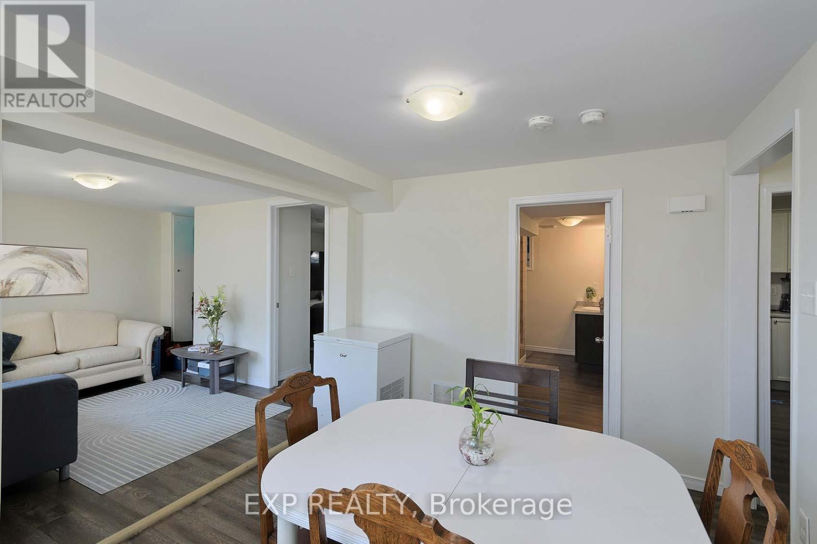 2 Roslyn Road, Barrie (Wellington), Ontario  L4M 2X6 - Photo 6 - S12582414