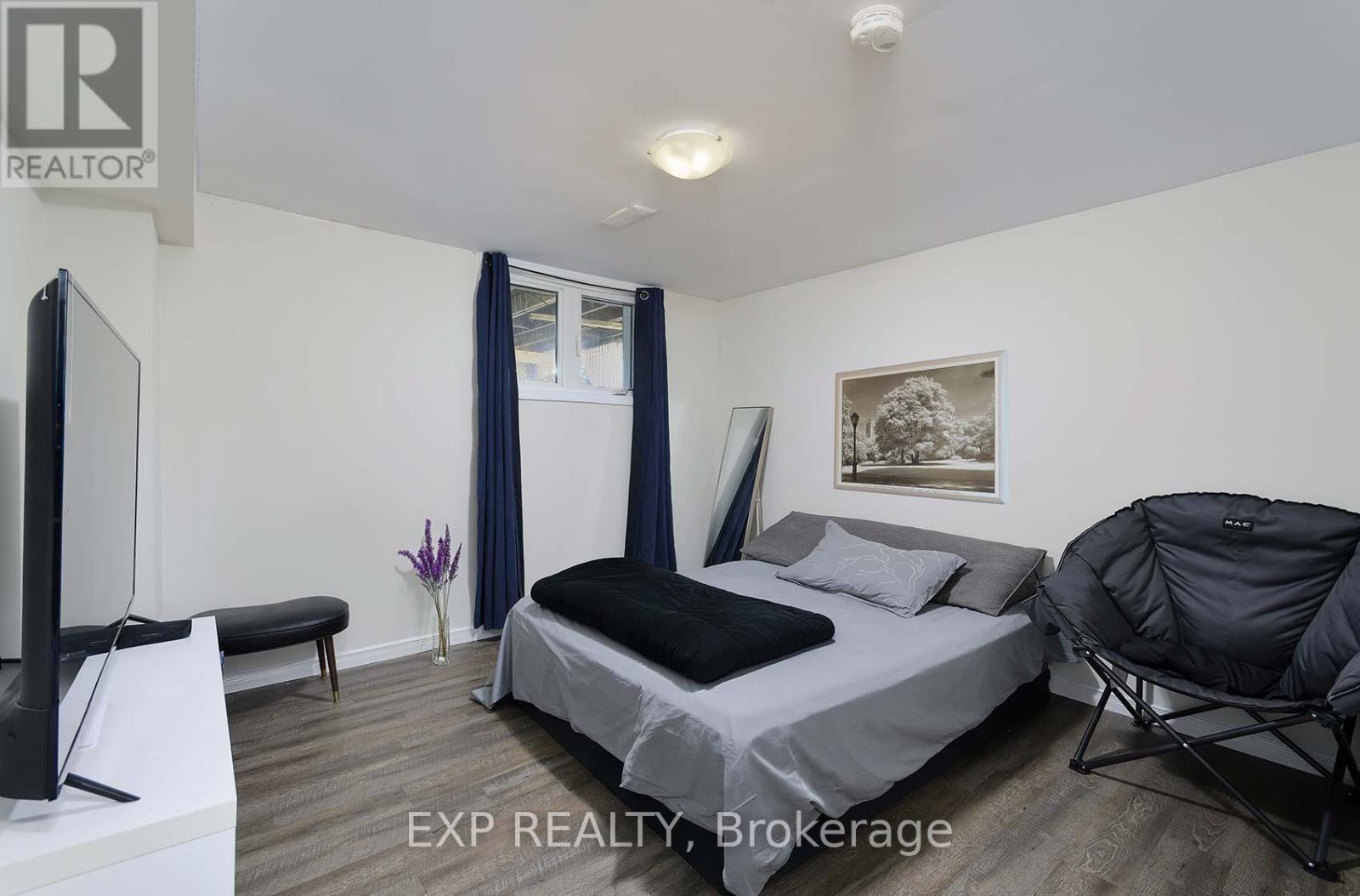 2 Roslyn Road, Barrie (Wellington), Ontario  L4M 2X6 - Photo 9 - S12582414