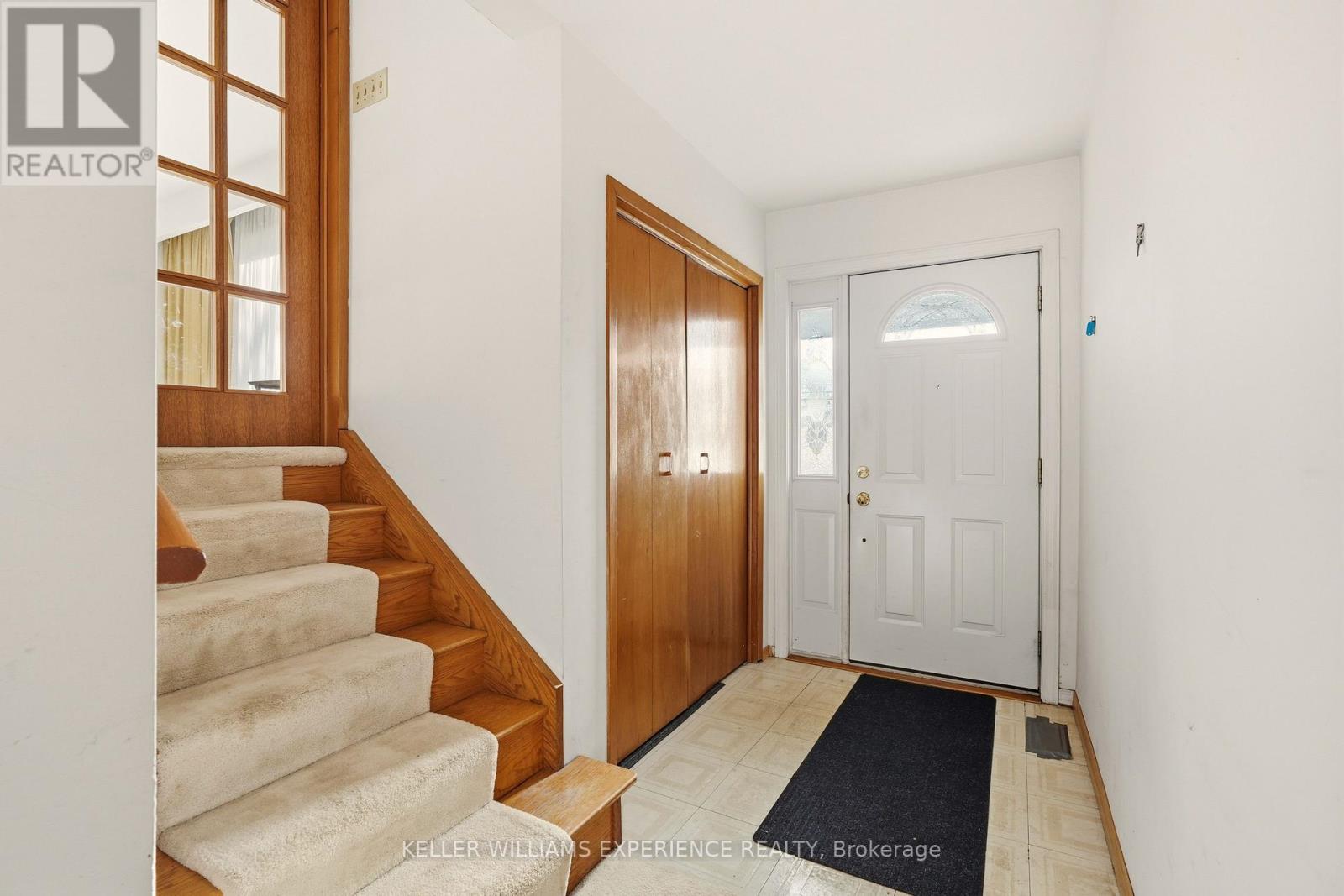 48 Cundles Road E, Barrie, Ontario  L4M 2Z7 - Photo 5 - S12582466