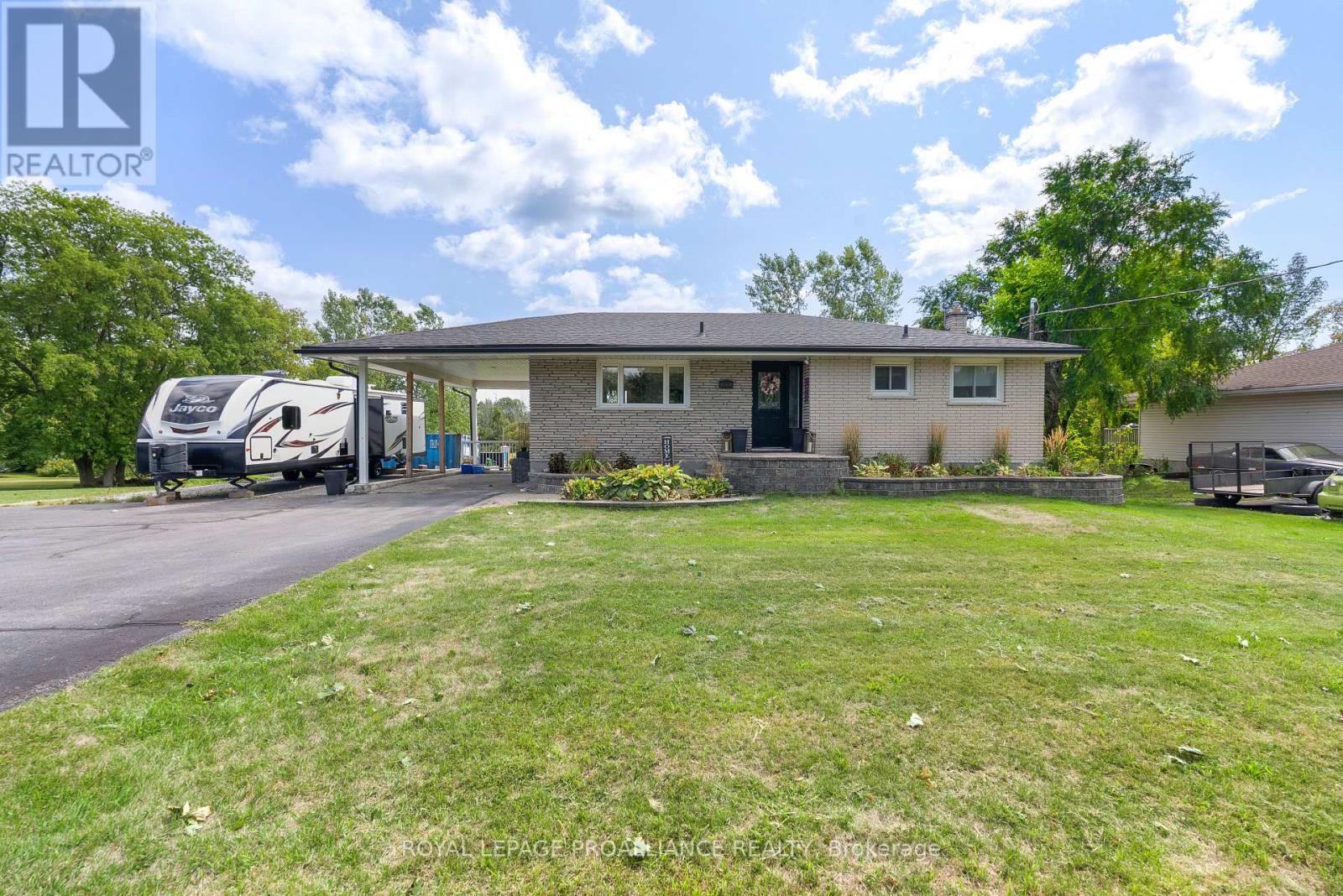 16395 Highway 2 Highway, Quinte West, Ontario  K8V 5P7 - Photo 1 - X12582554