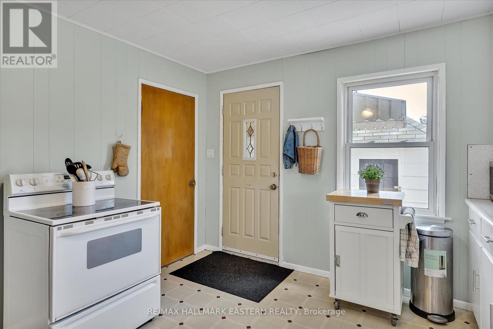 706 Monaghan Road, Peterborough, Ontario K9J 5J8 - Photo 13 - X12582614