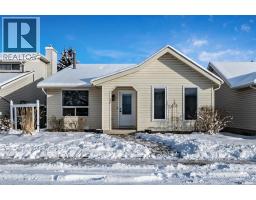 15 Woodford Crescent SW Woodbine