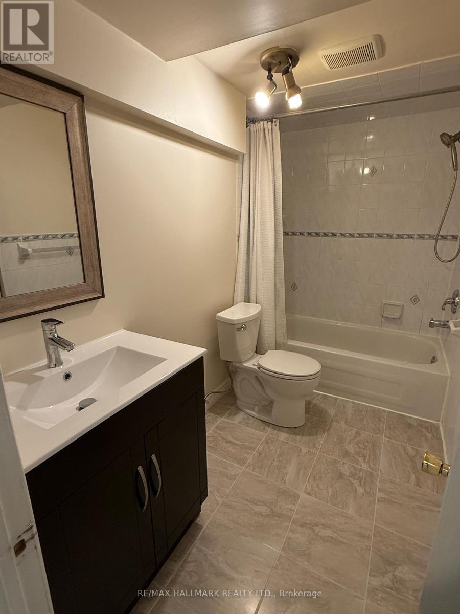 Bsmt - 5923 Sidmouth Street, Mississauga, Ontario  L5V 2Z3 - Photo 4 - W12582336