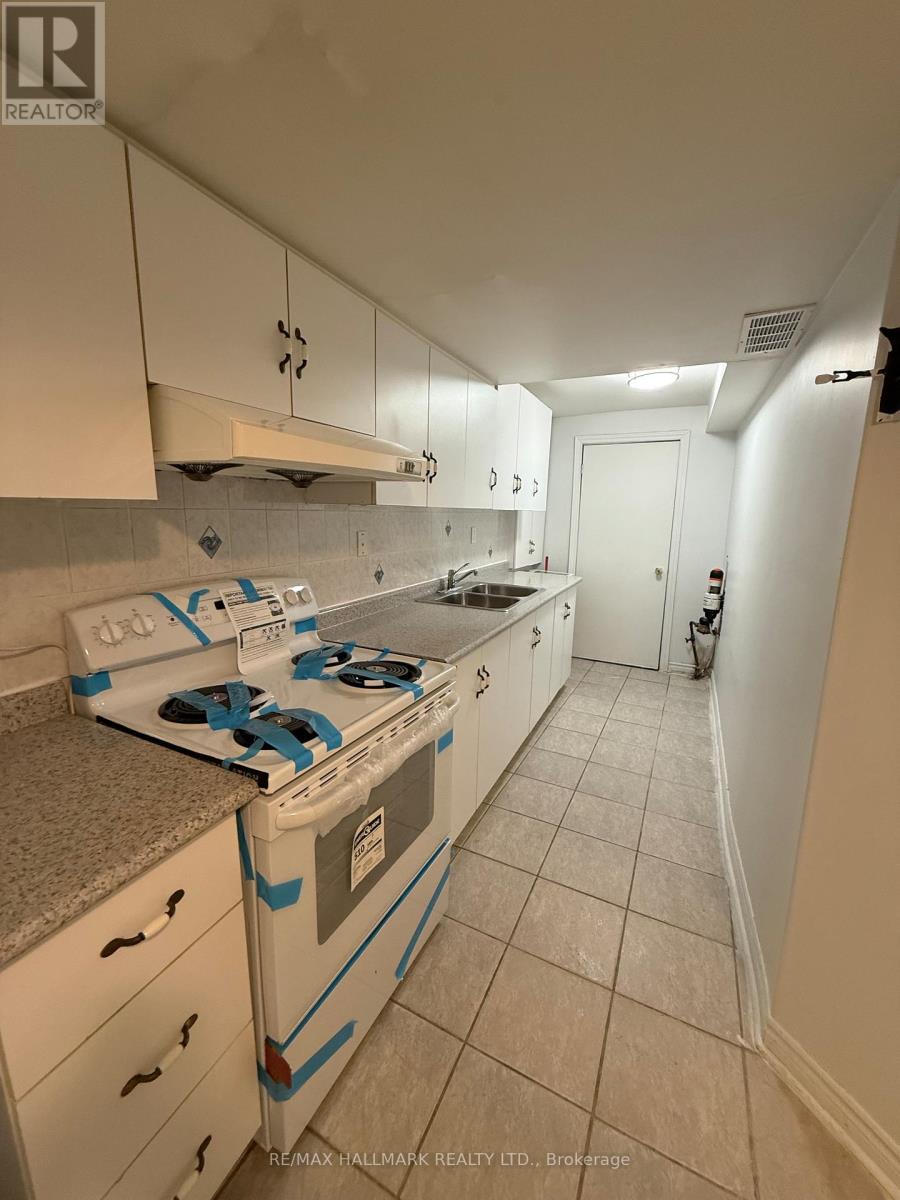 Bsmt - 5923 Sidmouth Street, Mississauga, Ontario  L5V 2Z3 - Photo 5 - W12582336