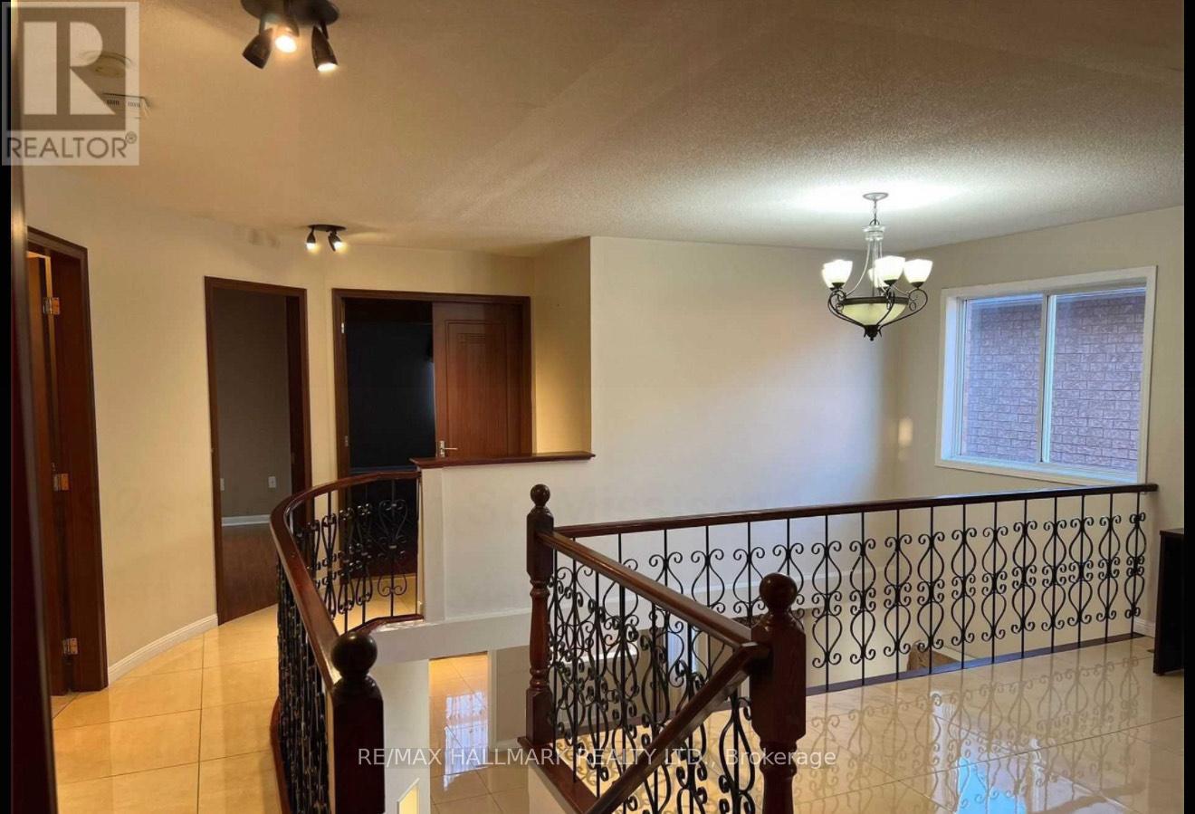 Main Level - 5923 Sidmouth Street, Mississauga, Ontario  L5V 2Z3 - Photo 12 - W12582380