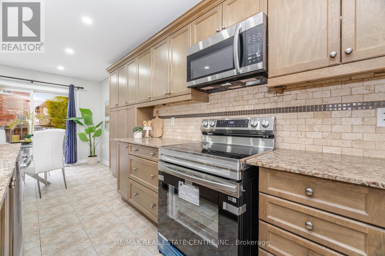 Upper - 236 Giddings Crescent, Milton, Ontario  L9T 7A7 - Photo 10 - W12582418