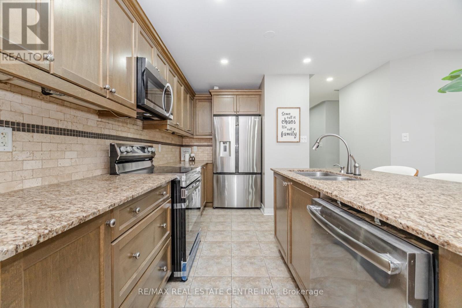 Upper - 236 Giddings Crescent, Milton, Ontario  L9T 7A7 - Photo 11 - W12582418