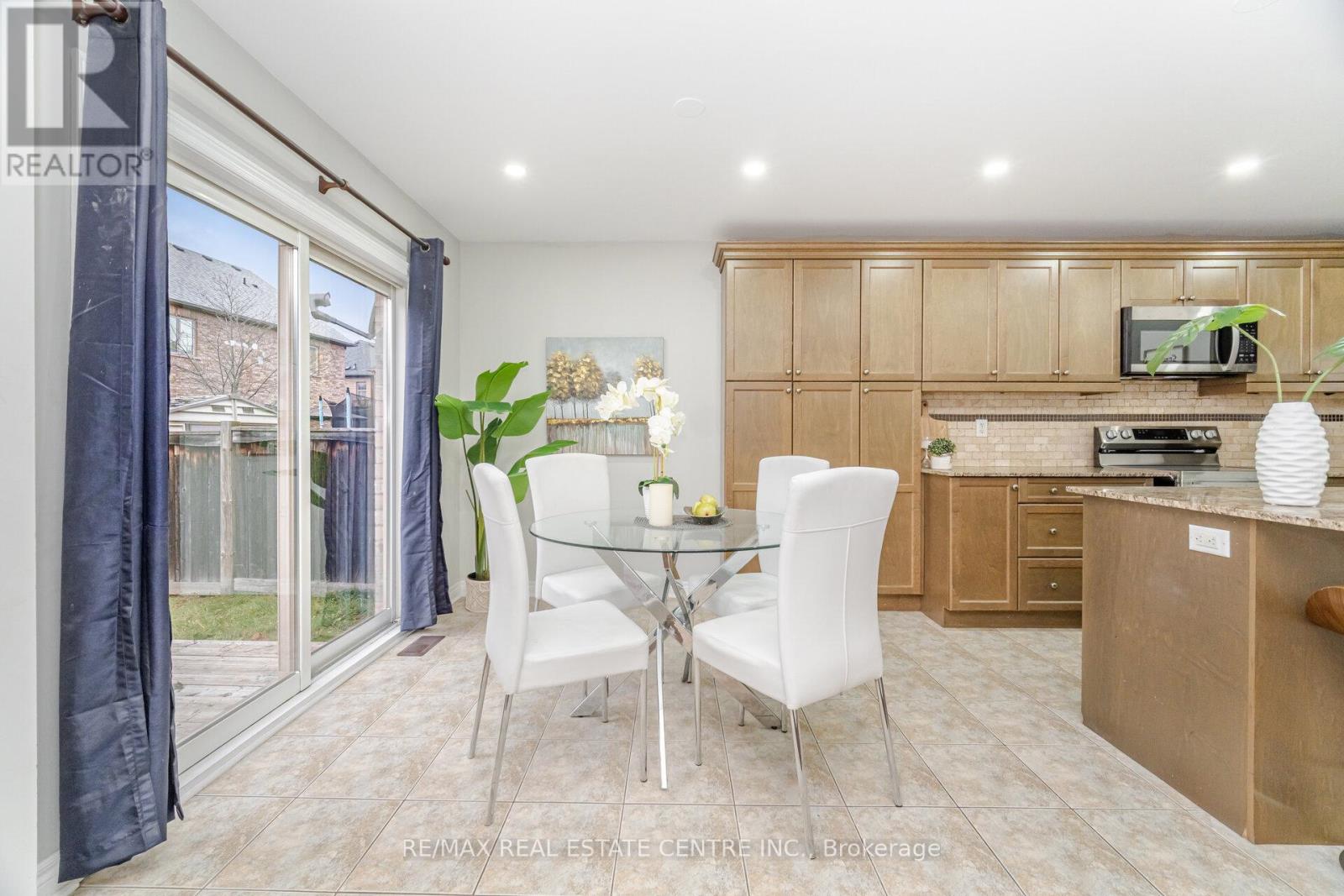 Upper - 236 Giddings Crescent, Milton, Ontario  L9T 7A7 - Photo 14 - W12582418