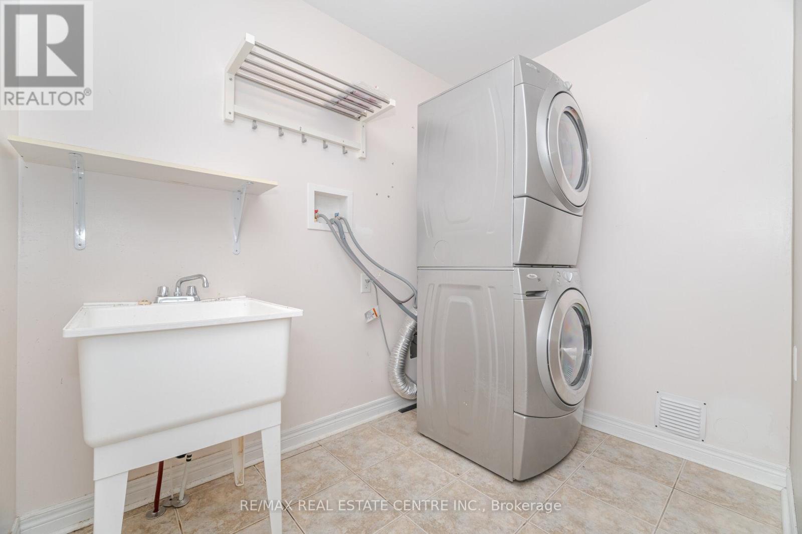 Upper - 236 Giddings Crescent, Milton, Ontario  L9T 7A7 - Photo 22 - W12582418