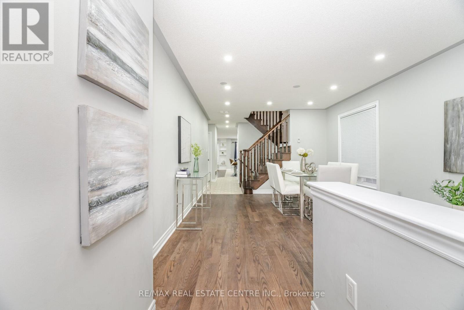 Upper - 236 Giddings Crescent, Milton, Ontario  L9T 7A7 - Photo 3 - W12582418