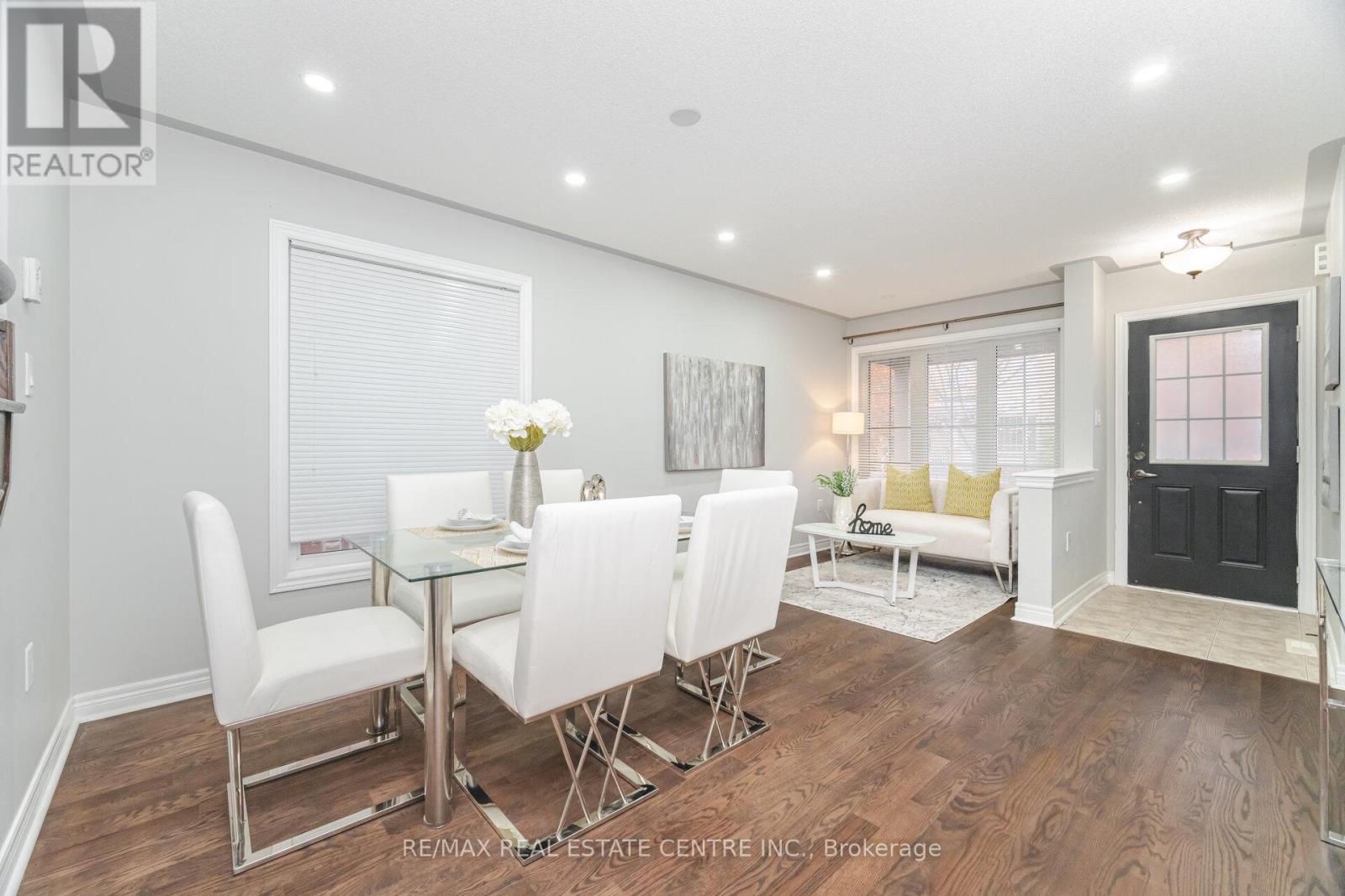 Upper - 236 Giddings Crescent, Milton, Ontario  L9T 7A7 - Photo 4 - W12582418