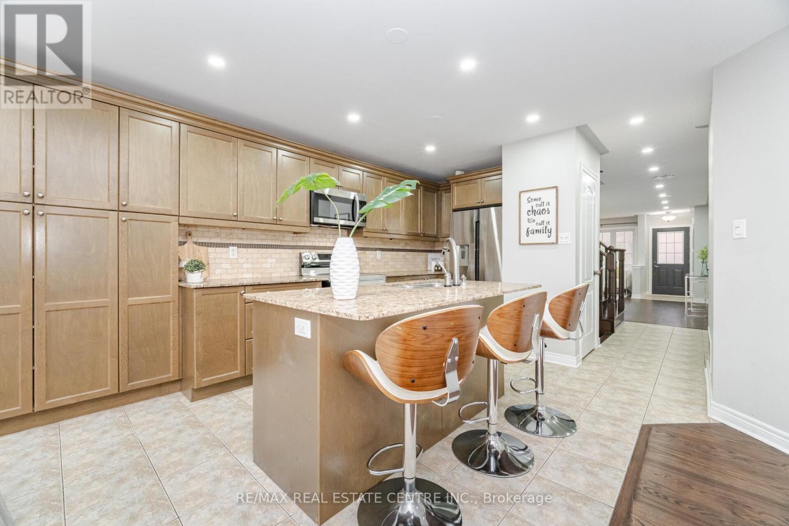 Upper - 236 Giddings Crescent, Milton, Ontario  L9T 7A7 - Photo 8 - W12582418