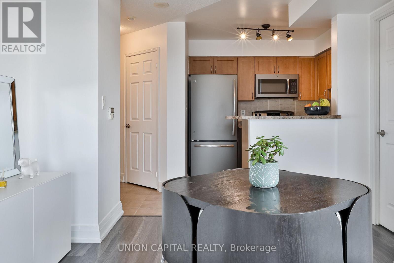 708 - 9 Michael Power Place, Toronto, Ontario  M9A 0A5 - Photo 12 - W12582444