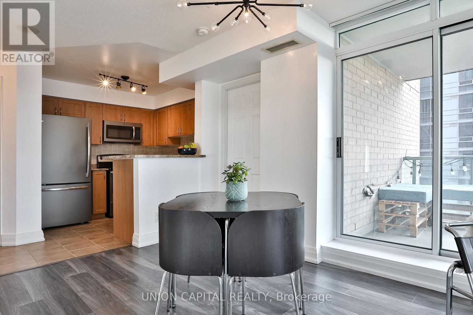 708 - 9 Michael Power Place, Toronto, Ontario  M9A 0A5 - Photo 13 - W12582444