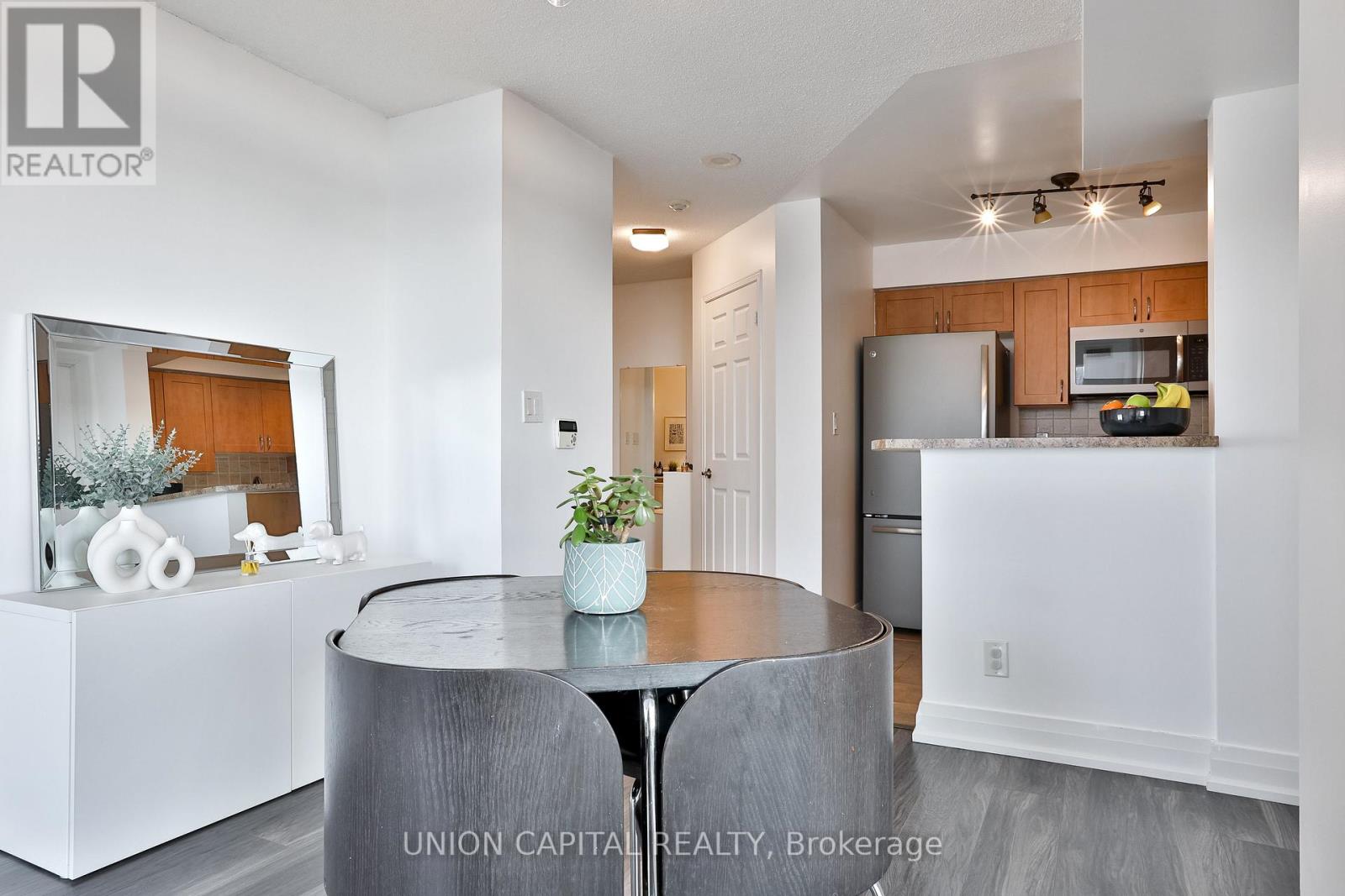 708 - 9 Michael Power Place, Toronto, Ontario  M9A 0A5 - Photo 17 - W12582444