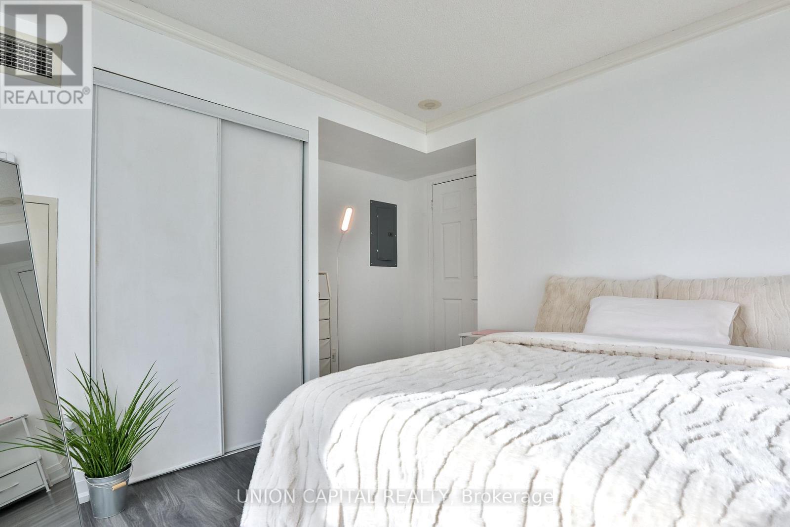 708 - 9 Michael Power Place, Toronto, Ontario  M9A 0A5 - Photo 25 - W12582444