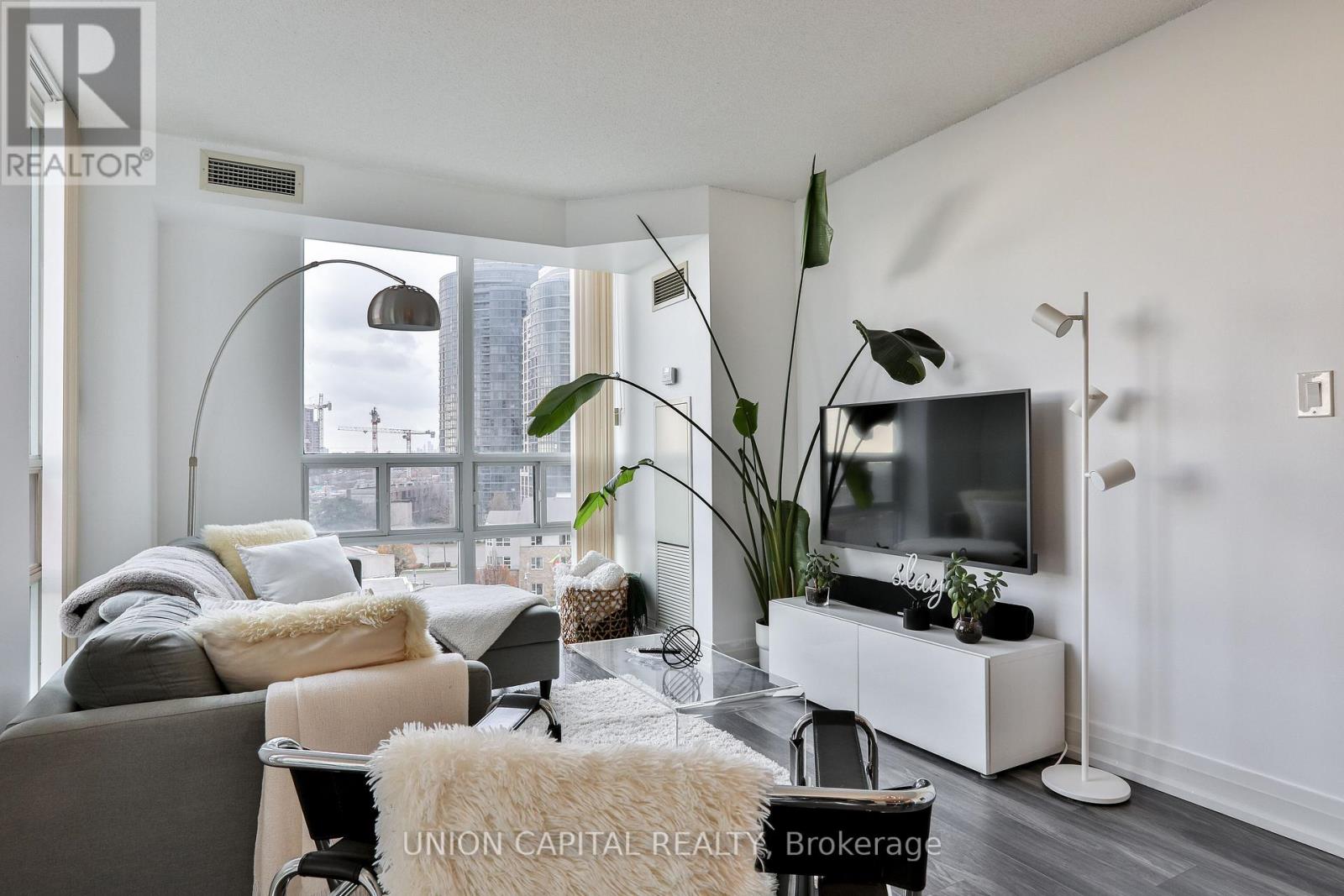 708 - 9 Michael Power Place, Toronto, Ontario  M9A 0A5 - Photo 9 - W12582444