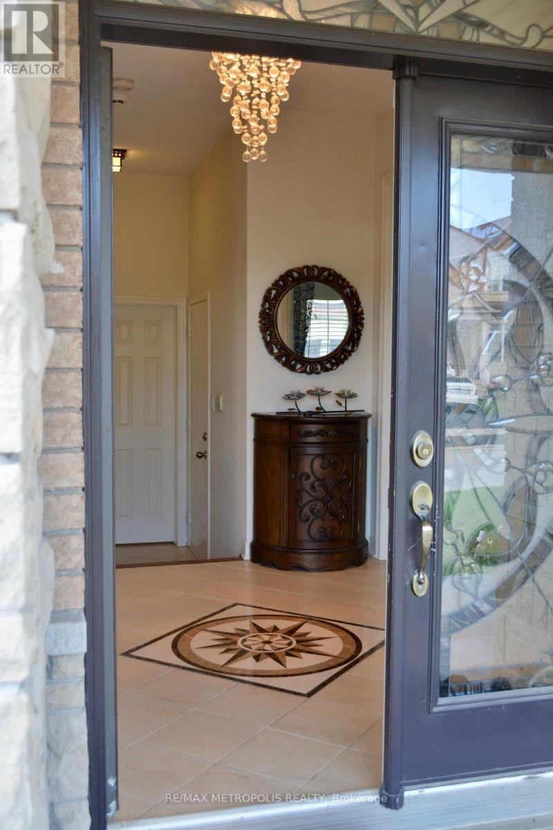 Main - 4 Kerrigan Drive, Brampton, Ontario  L6R 0S4 - Photo 12 - W12582460