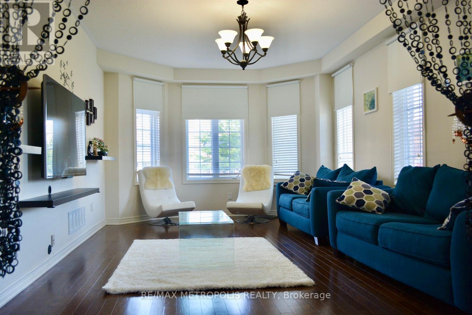 Main - 4 Kerrigan Drive, Brampton, Ontario  L6R 0S4 - Photo 2 - W12582460