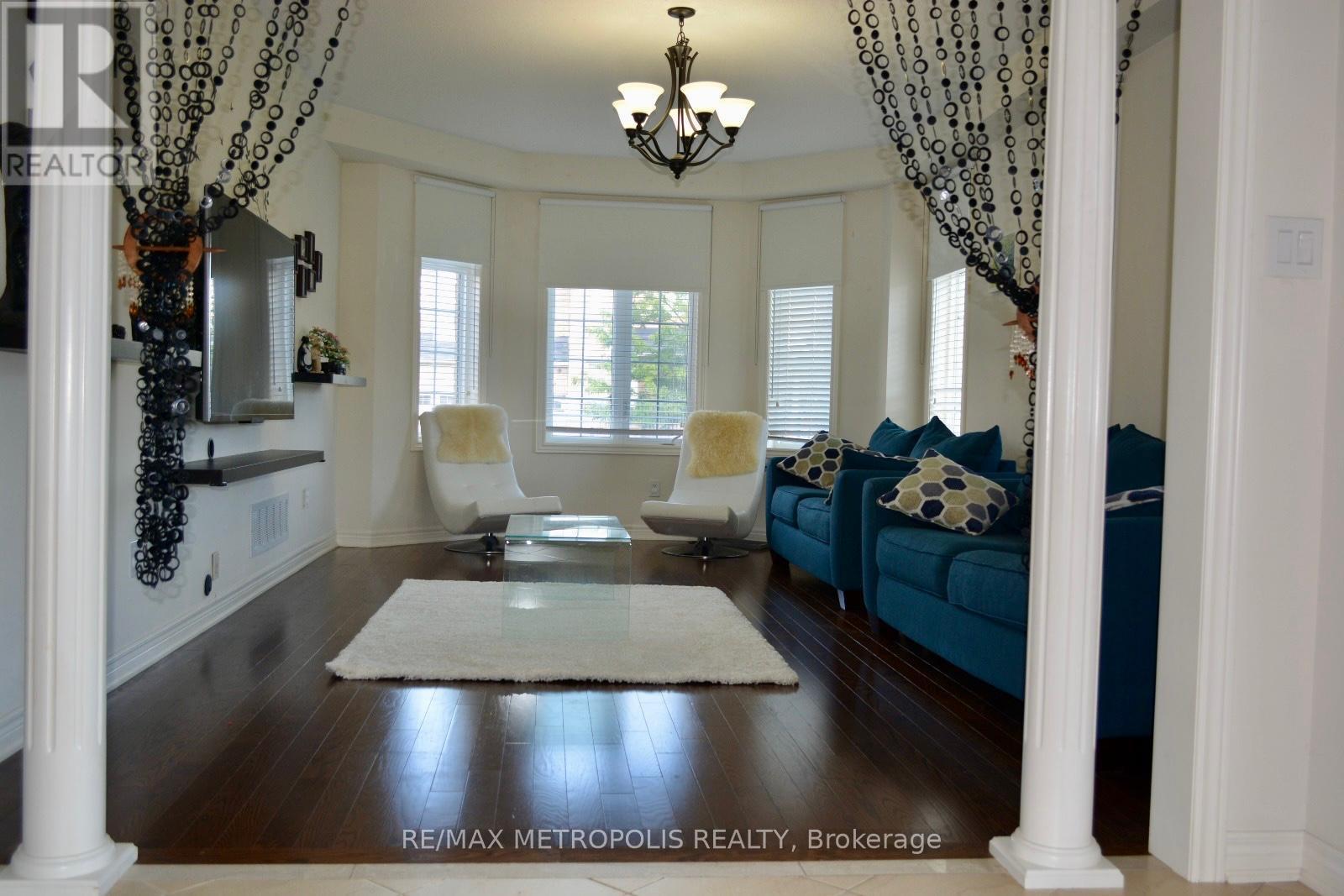 Main - 4 Kerrigan Drive, Brampton, Ontario  L6R 0S4 - Photo 3 - W12582460