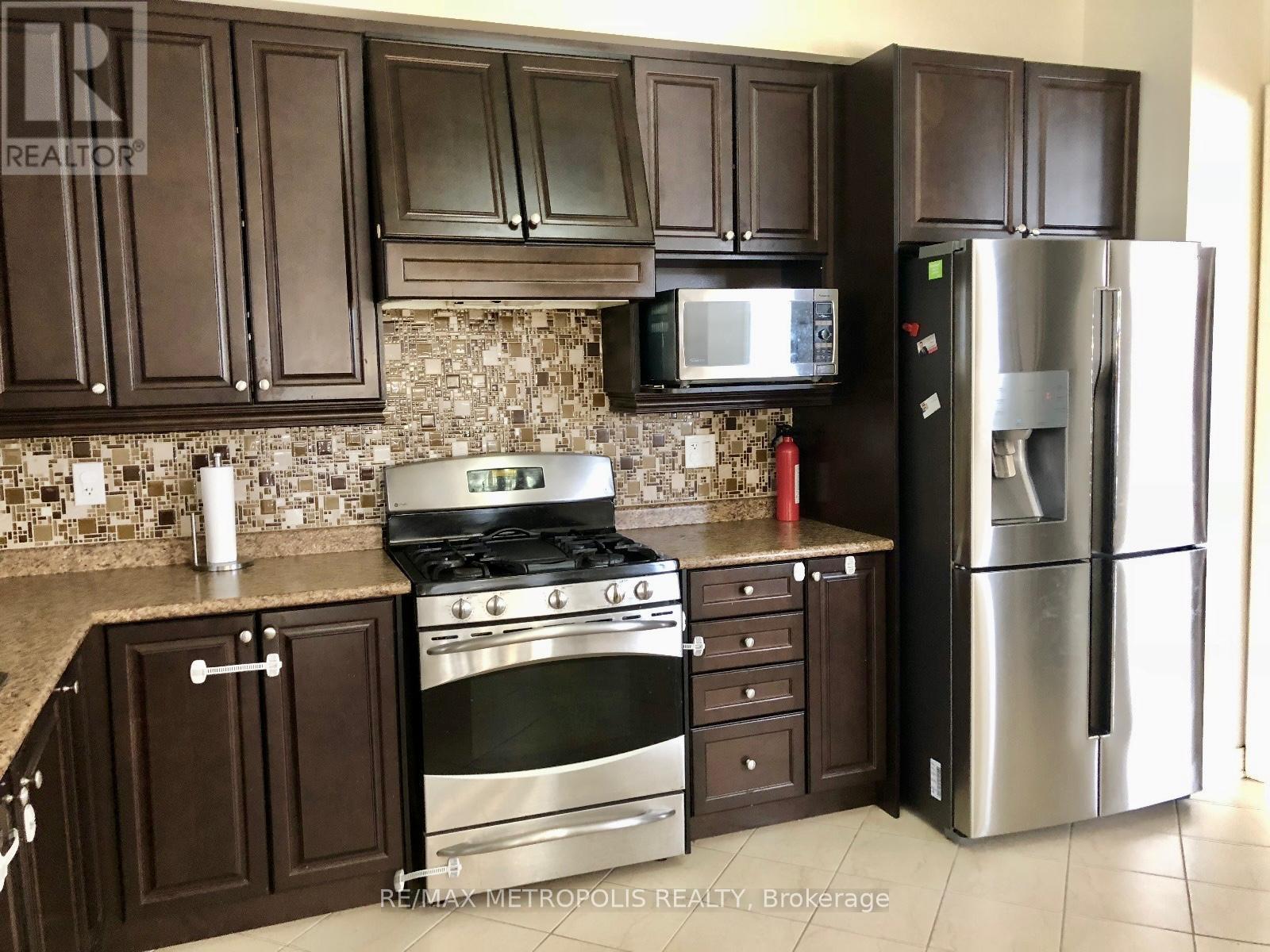 Main - 4 Kerrigan Drive, Brampton, Ontario  L6R 0S4 - Photo 5 - W12582460