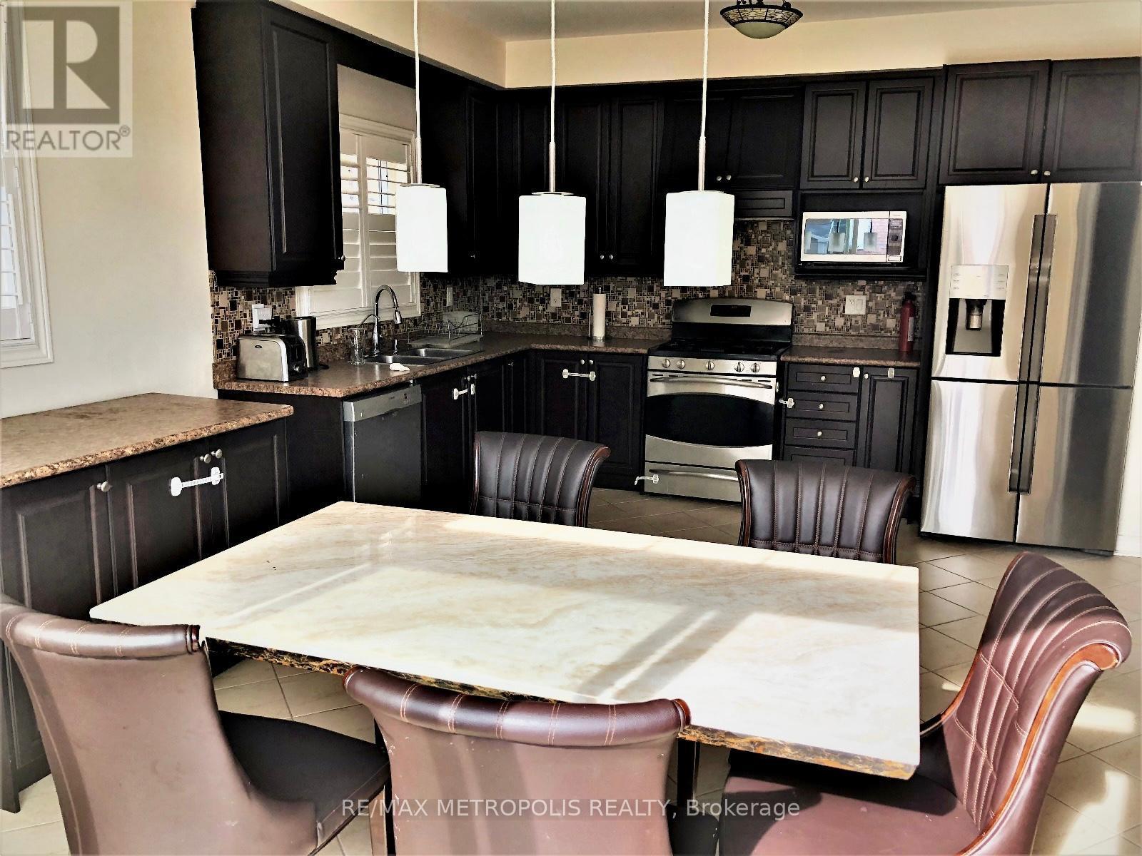 Main - 4 Kerrigan Drive, Brampton, Ontario  L6R 0S4 - Photo 6 - W12582460