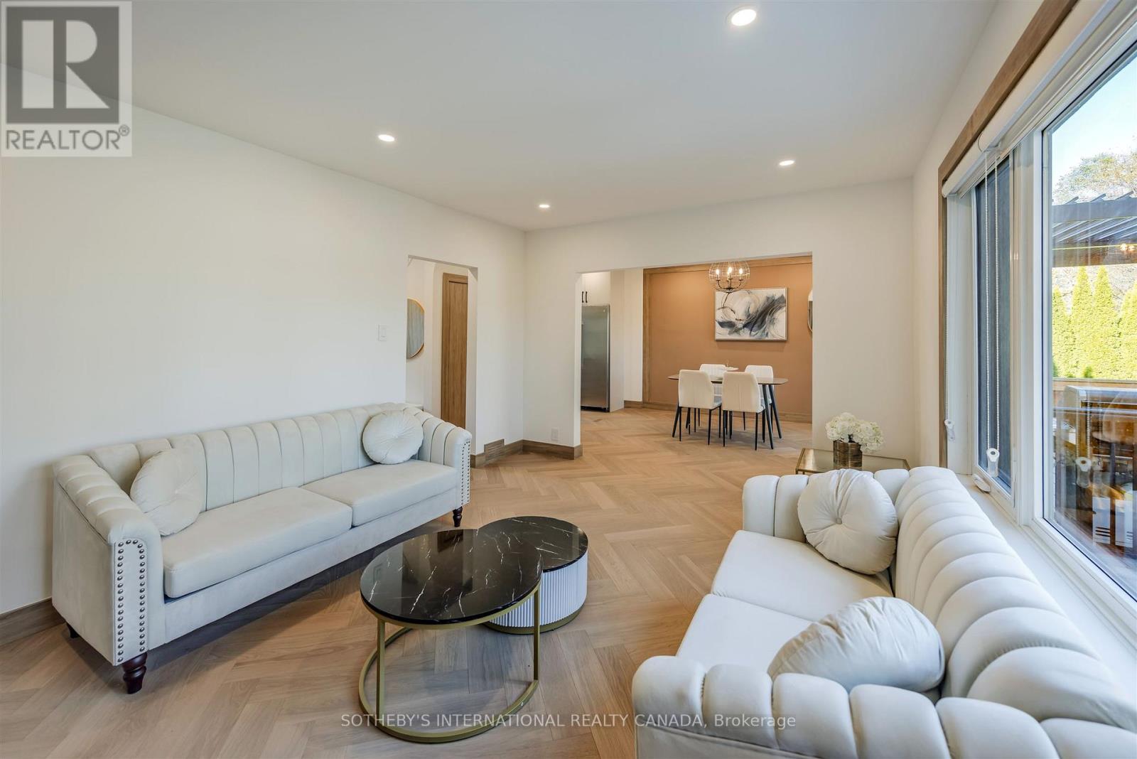 43 Riverview Heights, Toronto, Ontario M9P 2N3 - Photo 10 - W12582474