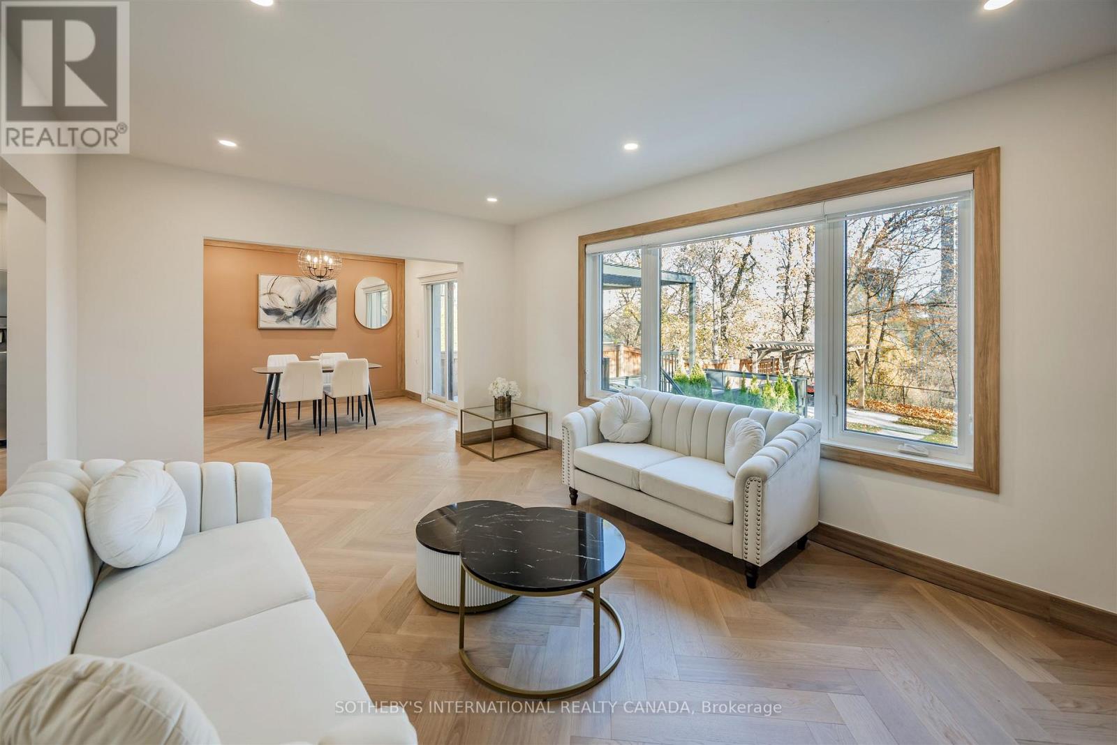 43 Riverview Heights, Toronto, Ontario M9P 2N3 - Photo 11 - W12582474