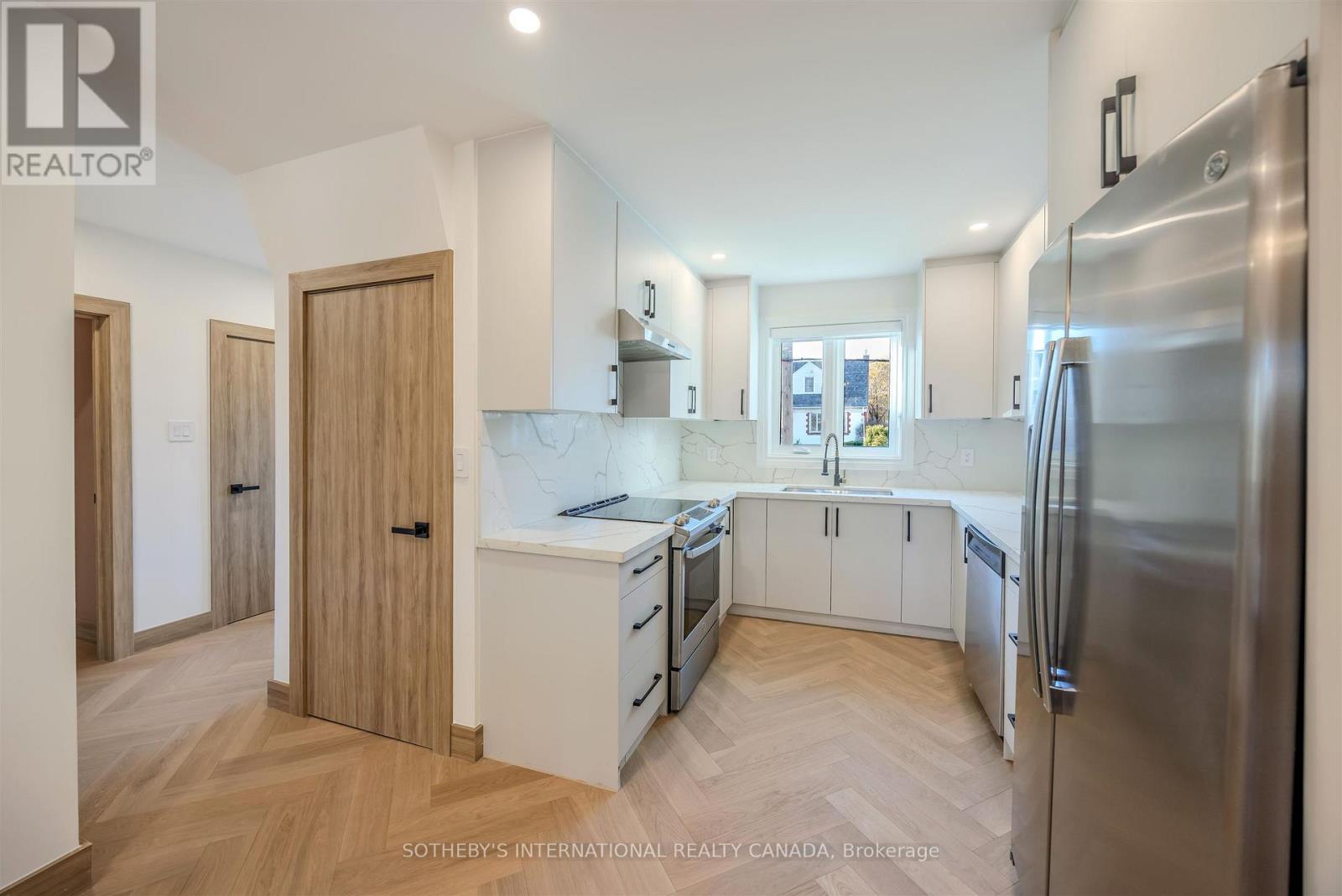 43 Riverview Heights, Toronto, Ontario M9P 2N3 - Photo 16 - W12582474