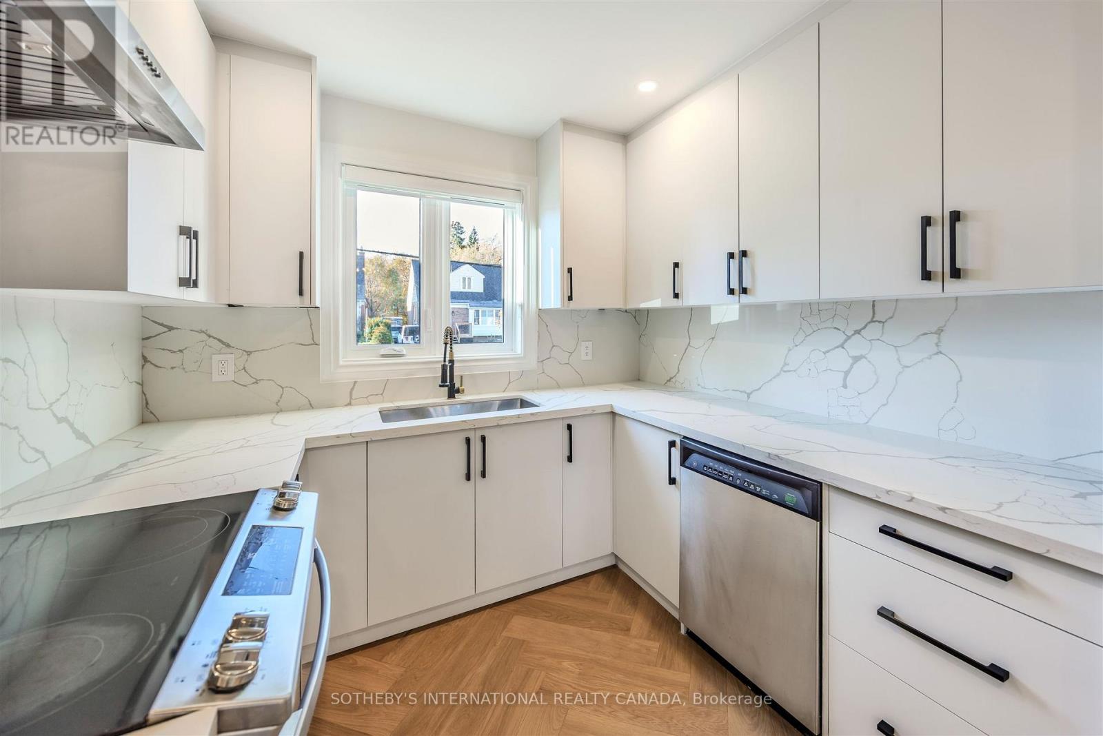 43 Riverview Heights, Toronto, Ontario M9P 2N3 - Photo 17 - W12582474