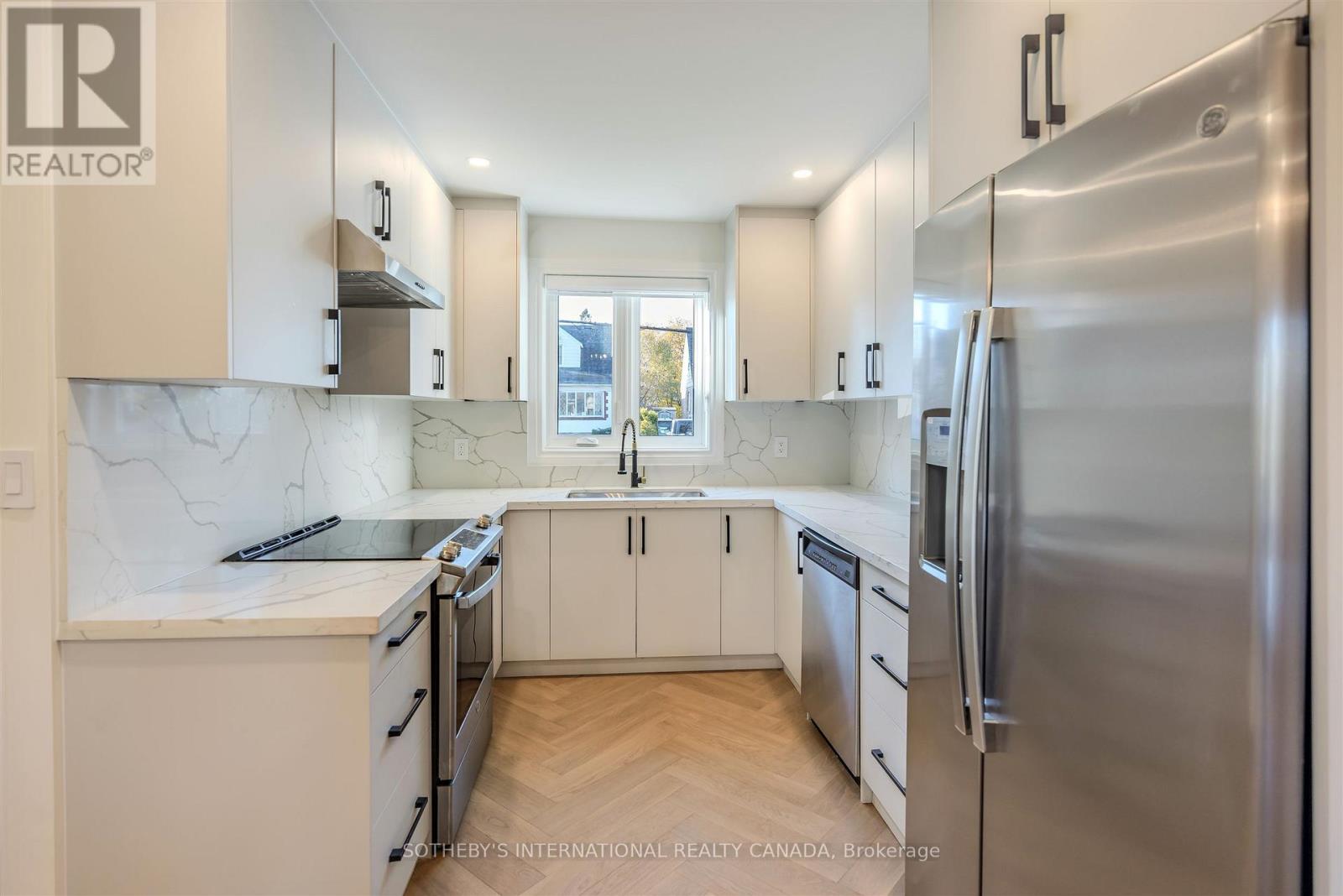 43 Riverview Heights, Toronto, Ontario M9P 2N3 - Photo 18 - W12582474